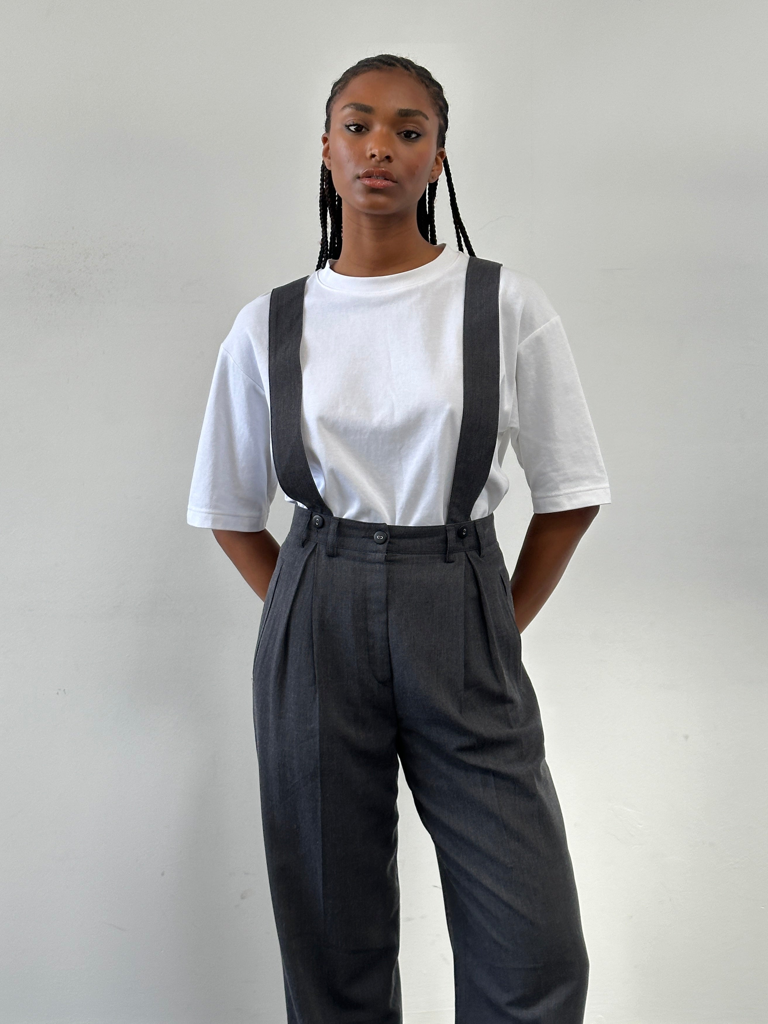 Vintage 1990s pleated tailored trousers with detectable braces, W26, featuring classic design and fabric details.