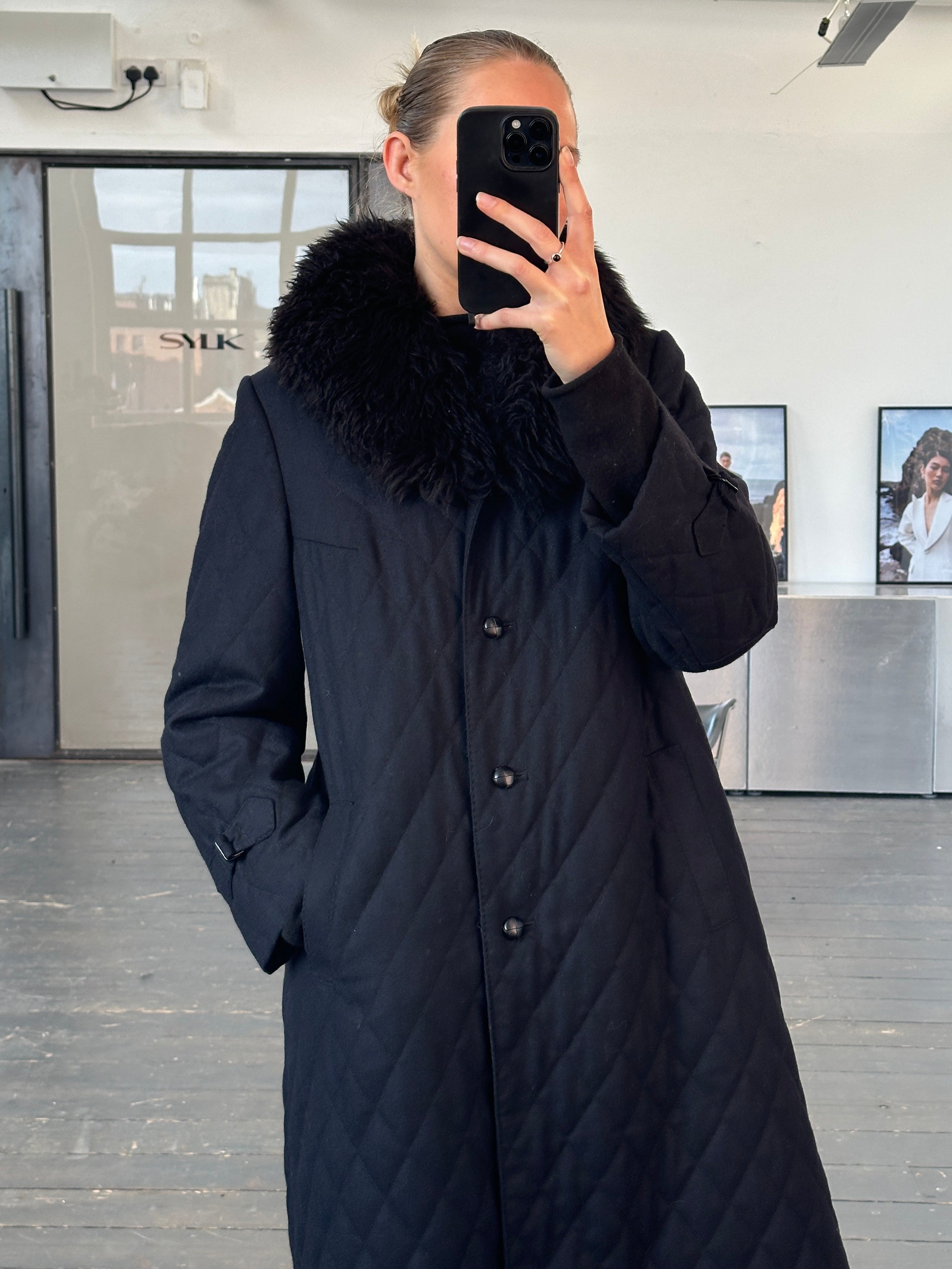 Vintage 1990s wool quilted coat with fur collar, size M, classic winter coat from the Vintage brand.
