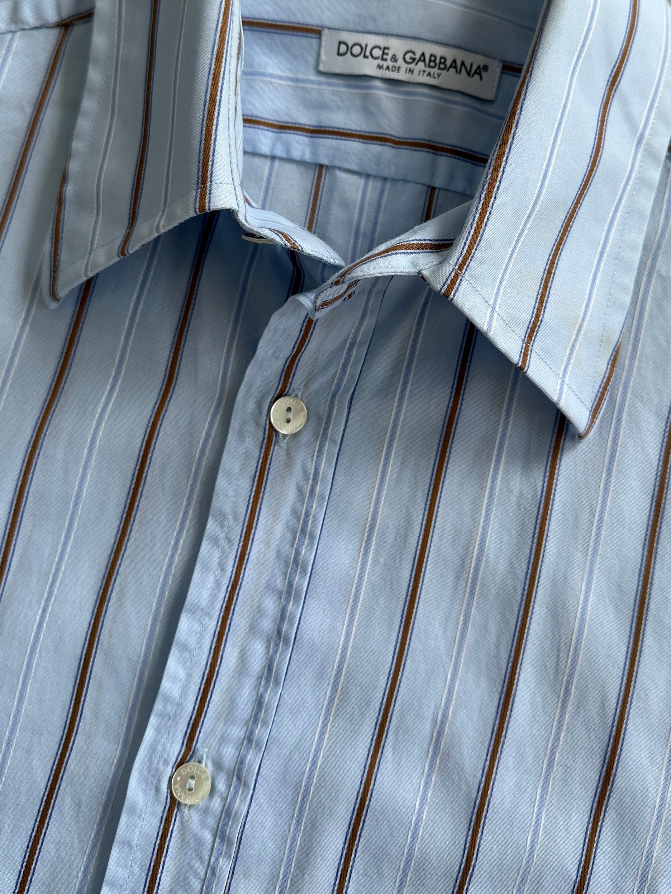 Dolce & Gabbana fitted stripe pure cotton shirt in size M/L, featuring a classic design and button-front detail.