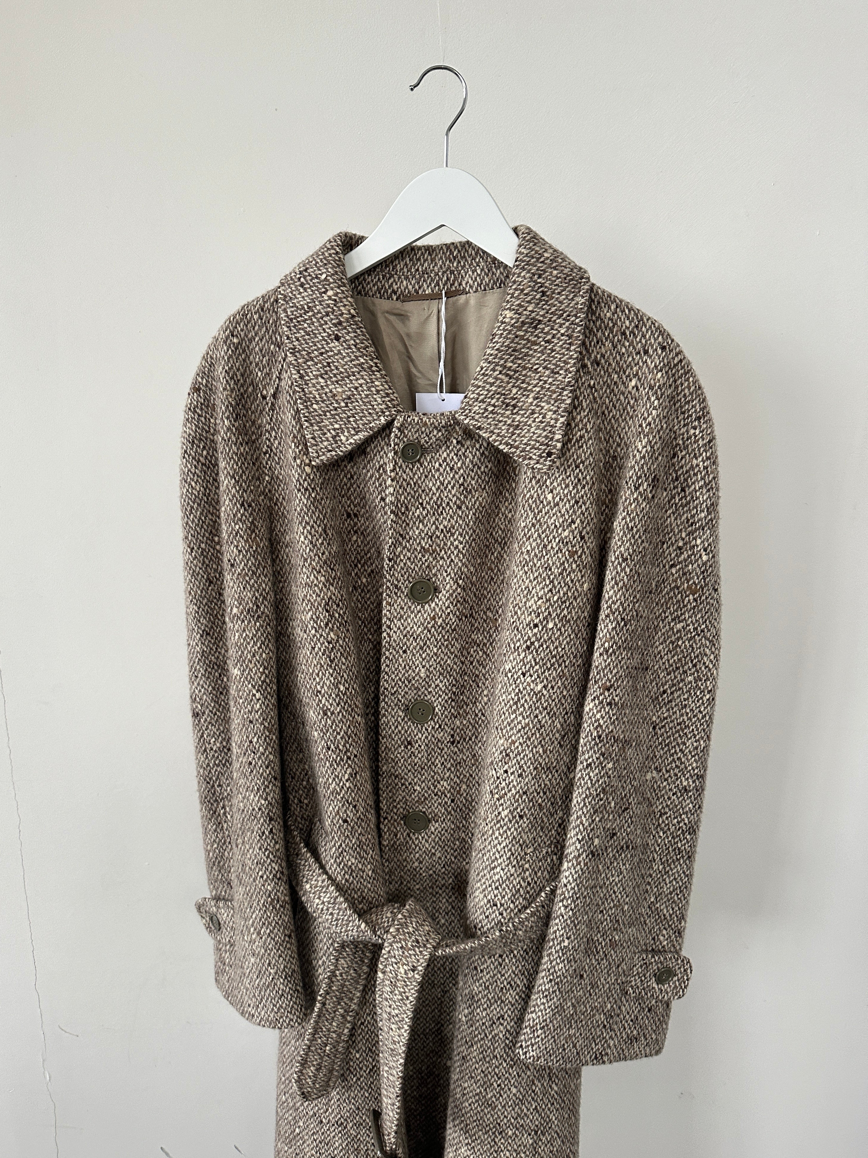 Vintage Italian vintage pure virgin wool single-breasted belted coat in XL, showcasing a classic style and warm wool fabric.