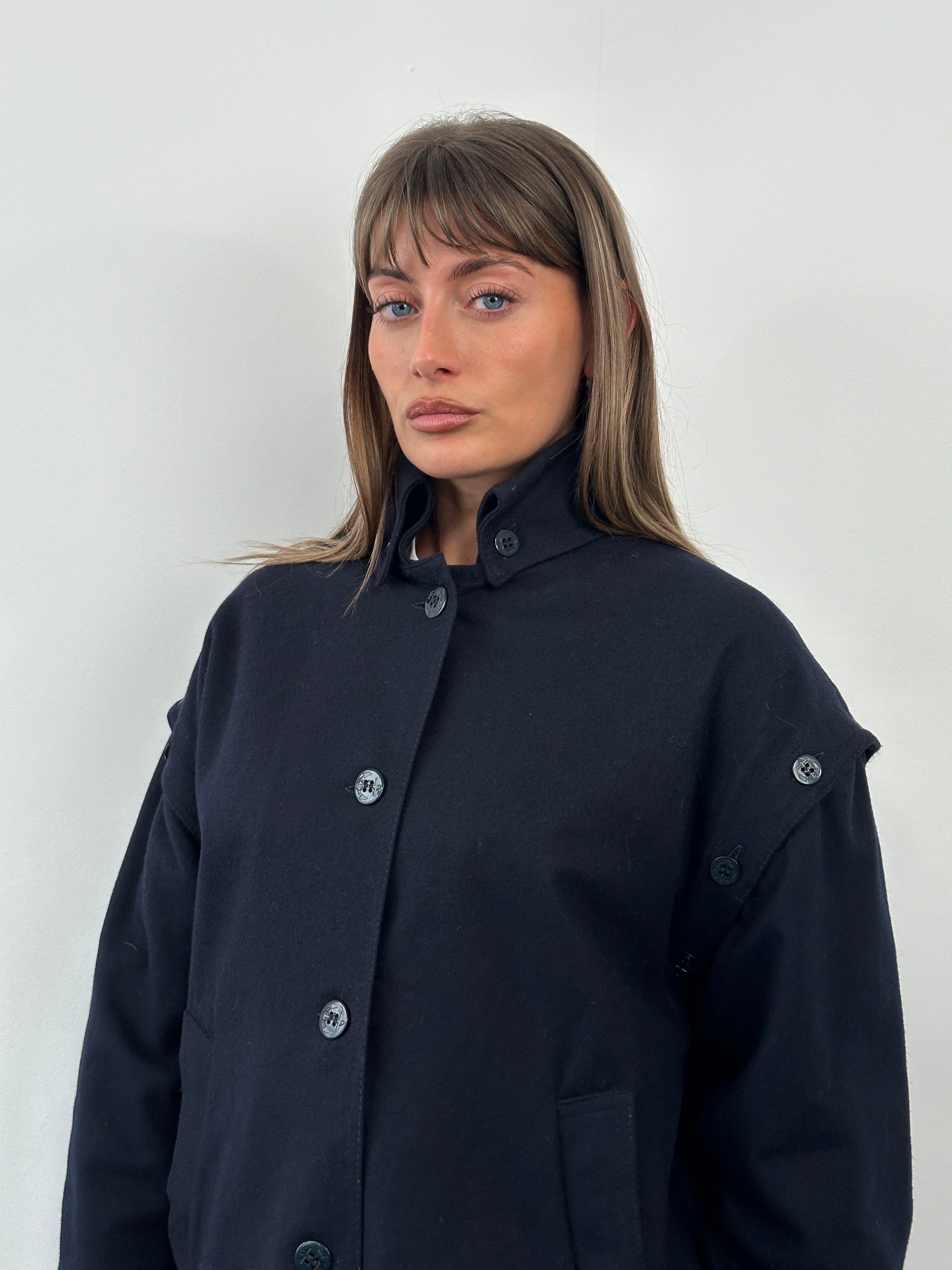Italian vintage 1990s wool jacket with detachable sleeves, size L/XL, classic design, and textured fabric details.