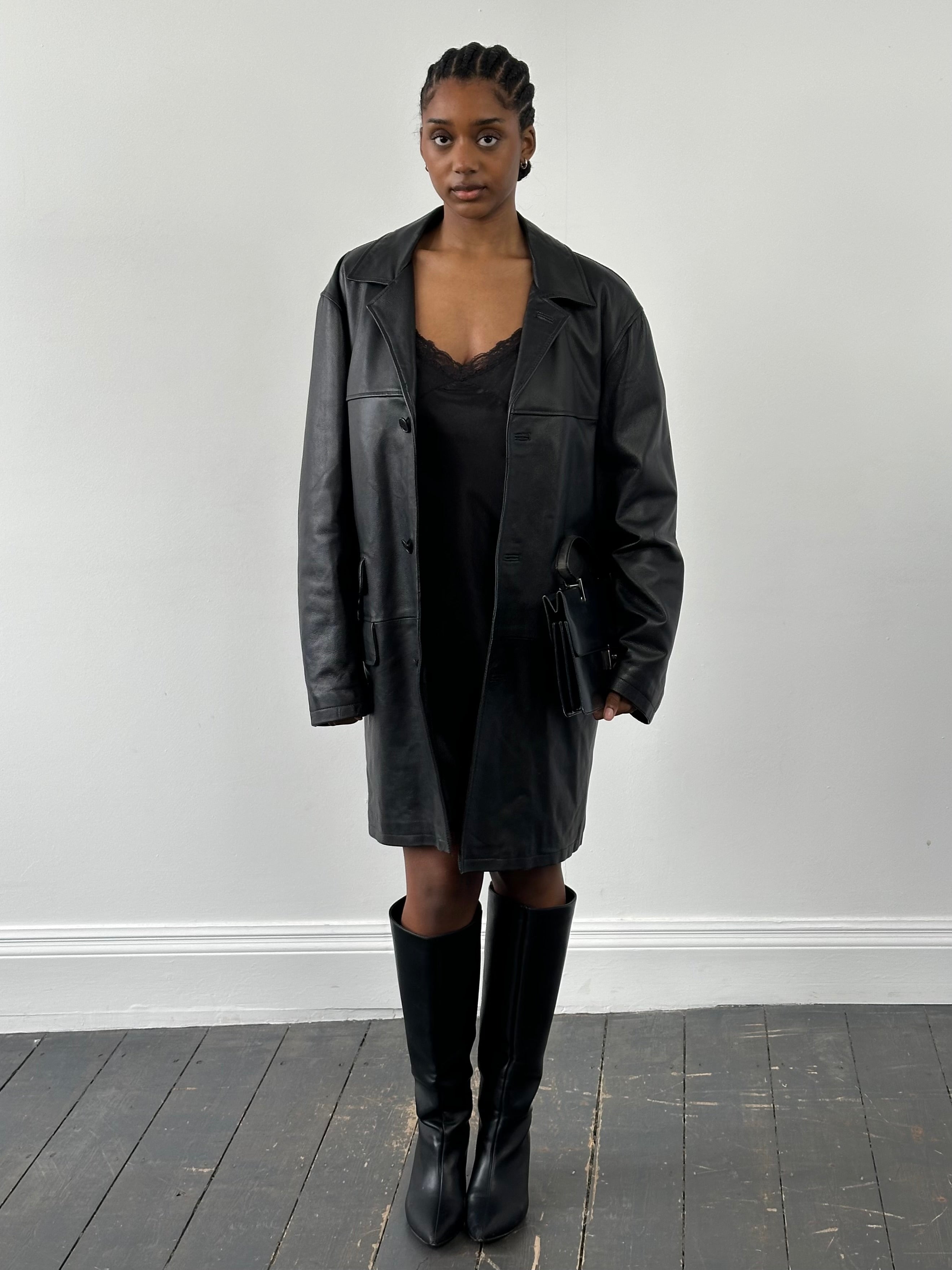 Conbipel 1990s leather trench coat in XL, stylish vintage leather jacket with classic design and textured leather appearance.