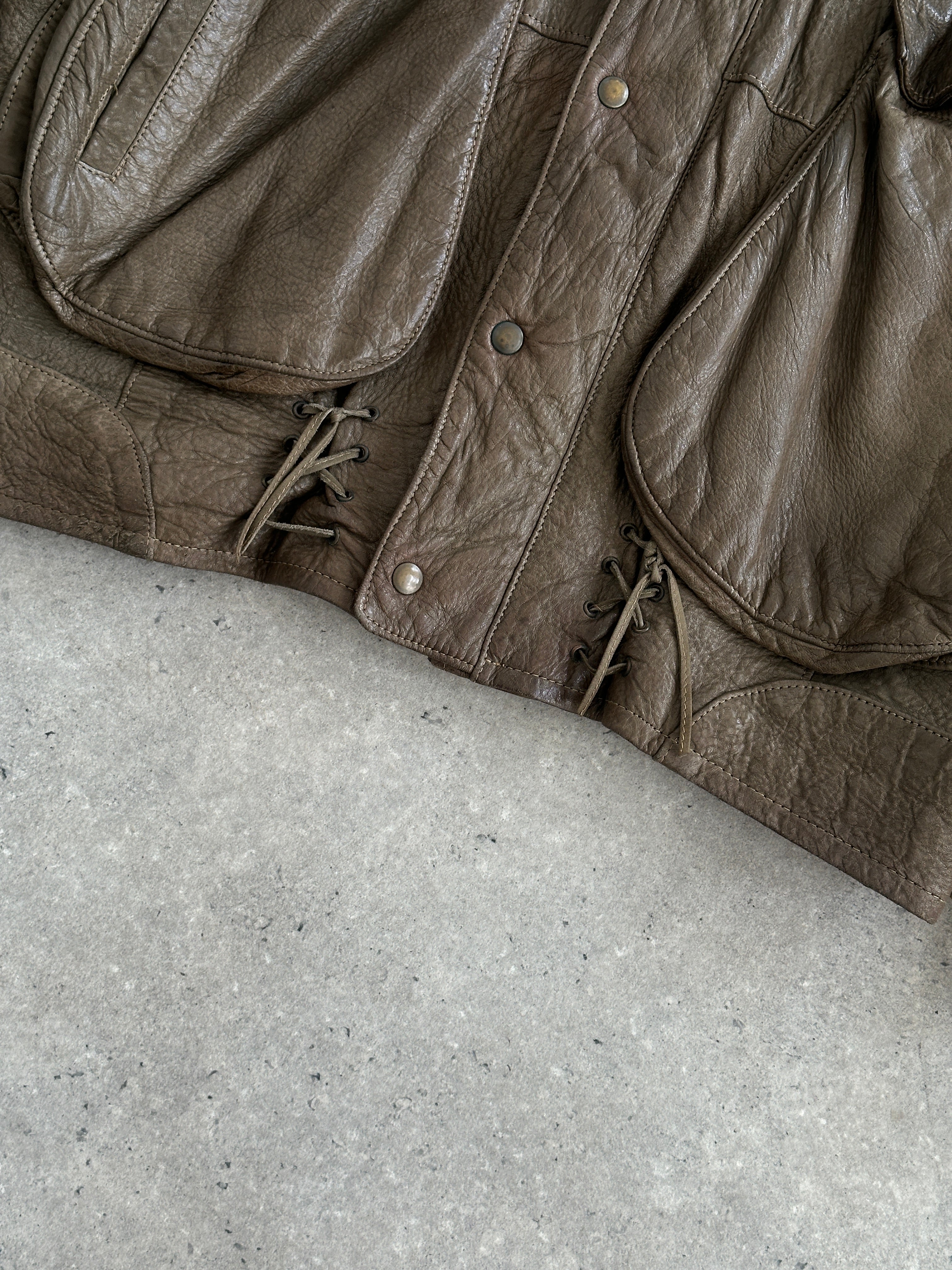 Vintage 1980s leather moto jacket in size large, featuring classic style and authentic distressed leather details.