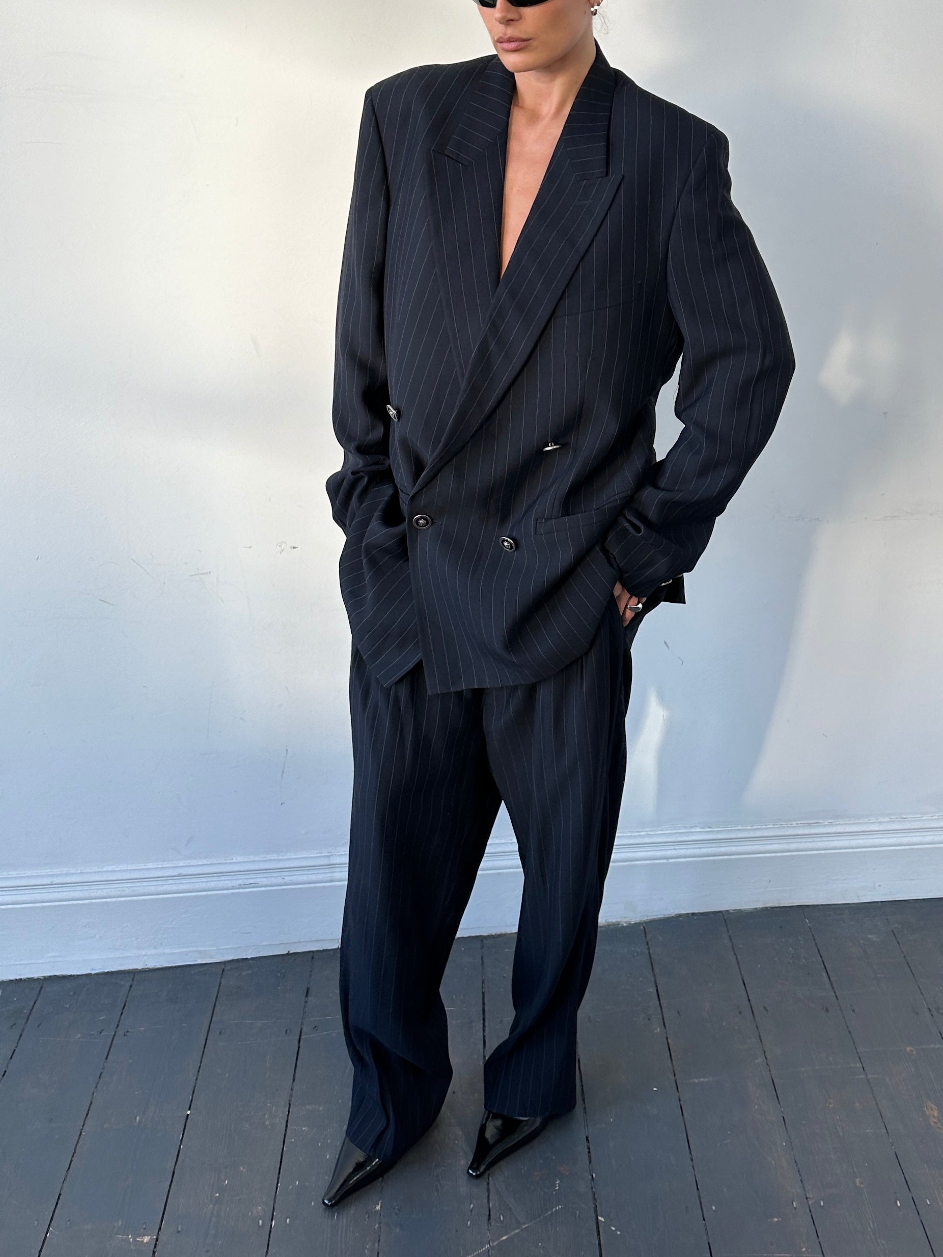 Gianni Versace Versus 1990s pinstripe bespoke double-breasted suit in size 44L/W34, tailored with a classic tailored fit.