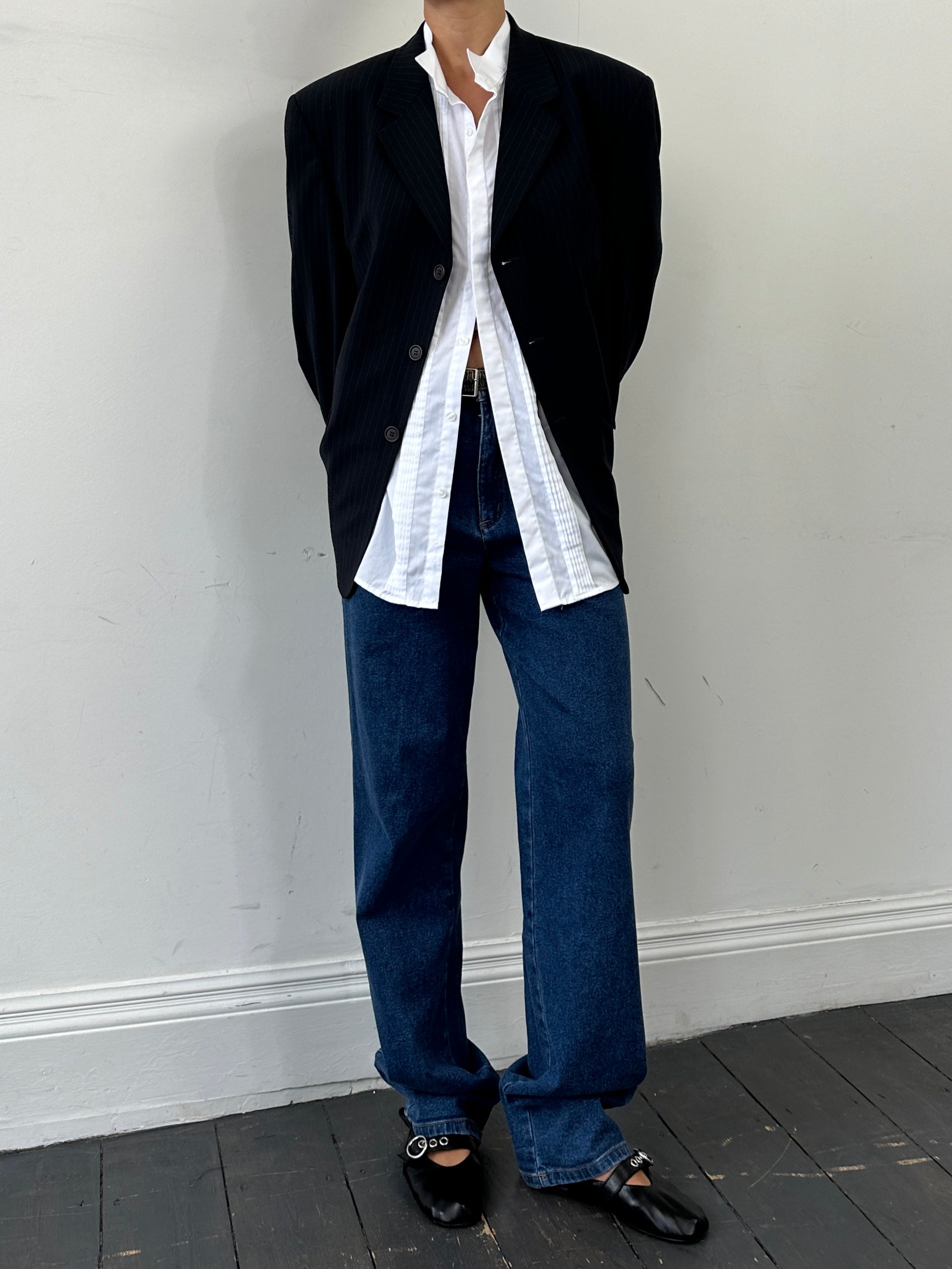 Vintage high waisted straight leg denim jeans in W32, featuring classic blue denim and vintage styling.