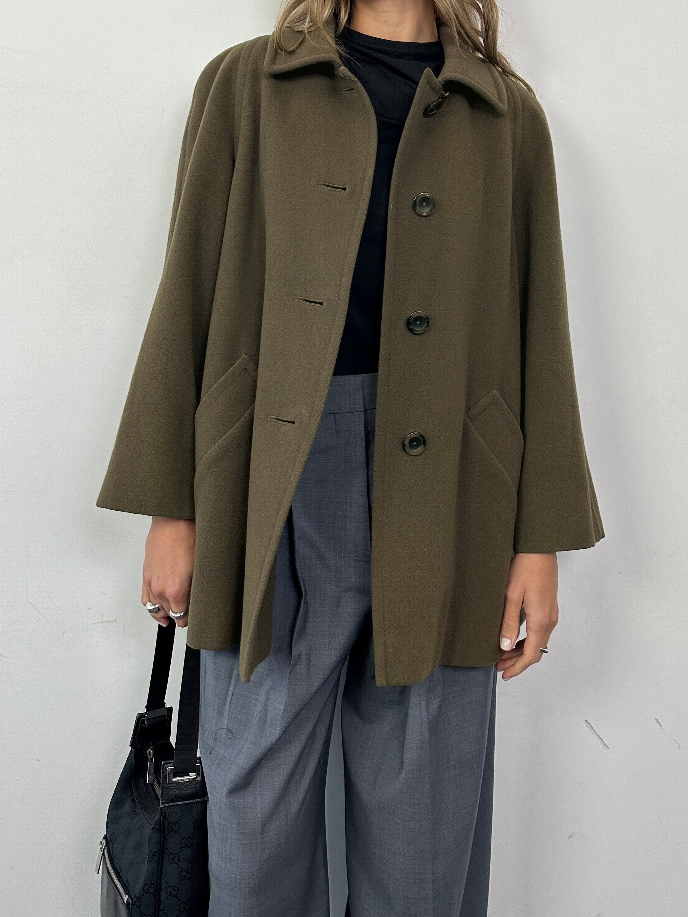 Aquascutum pure new wool coat in size M, stylish men's outerwear with classic design and tailored fit.