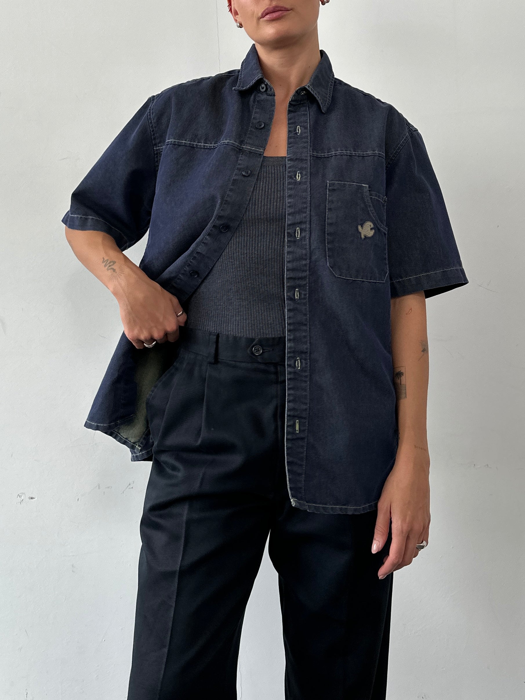 Vintage cotton two-tone embroidery shirt in size L, featuring classic embroidered design and casual fit.