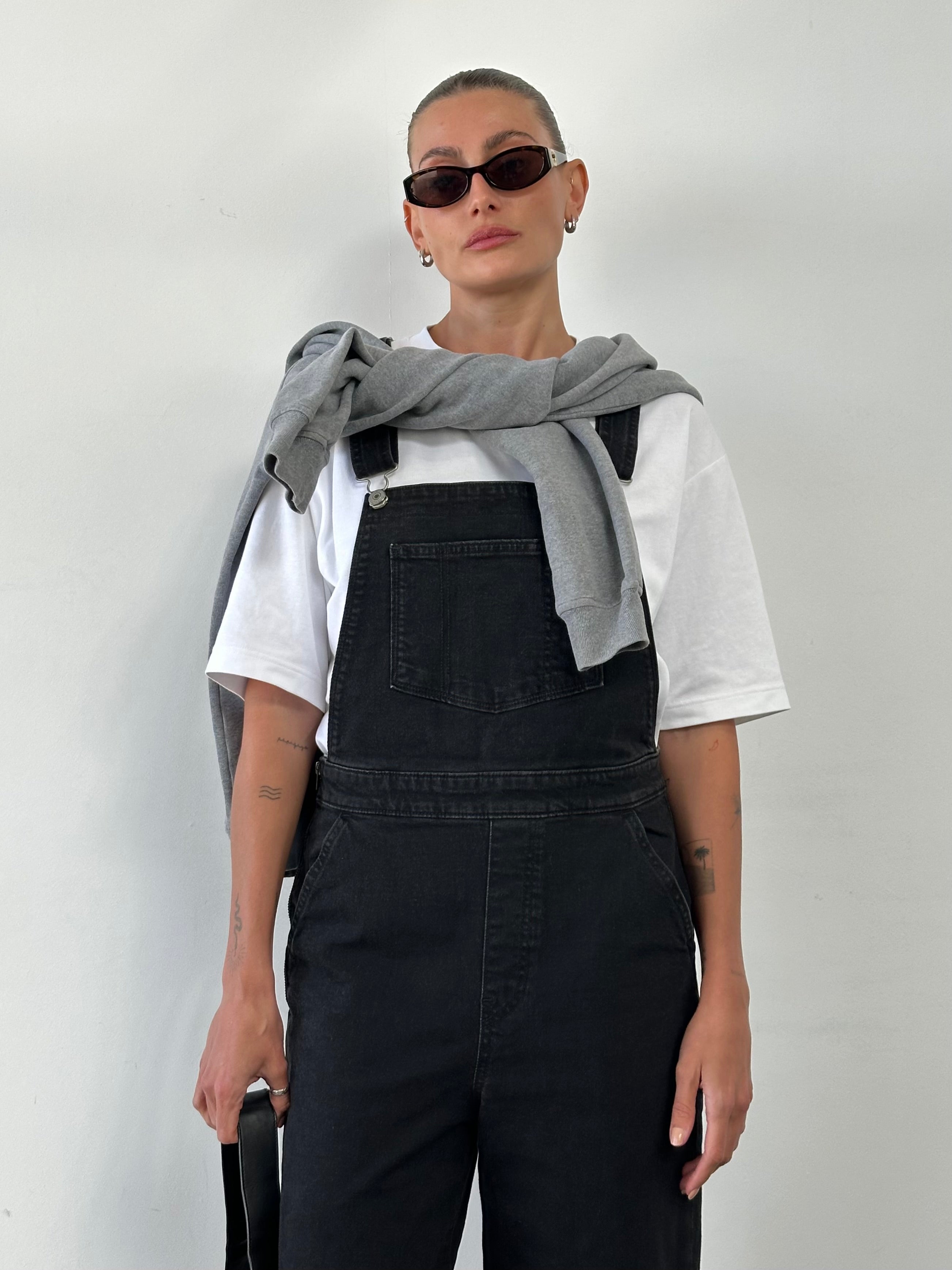 Levi’s Premium Denim Dungarees in size M featuring classic blue denim fabric and adjustable shoulder straps.