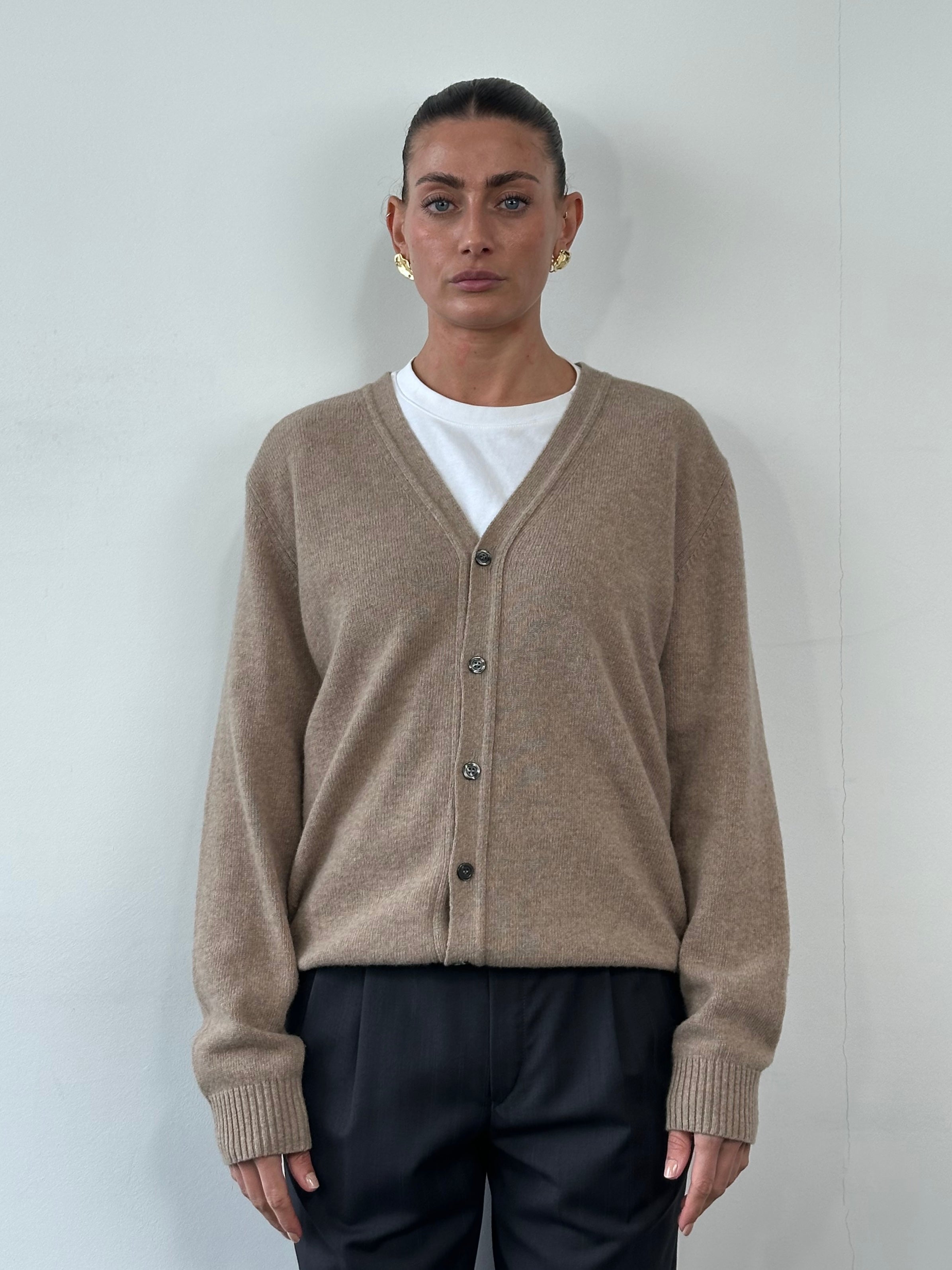 Vintage Italian 1990s virgin wool knitted cardigan in size L, featuring a classic knit design and button-up front.