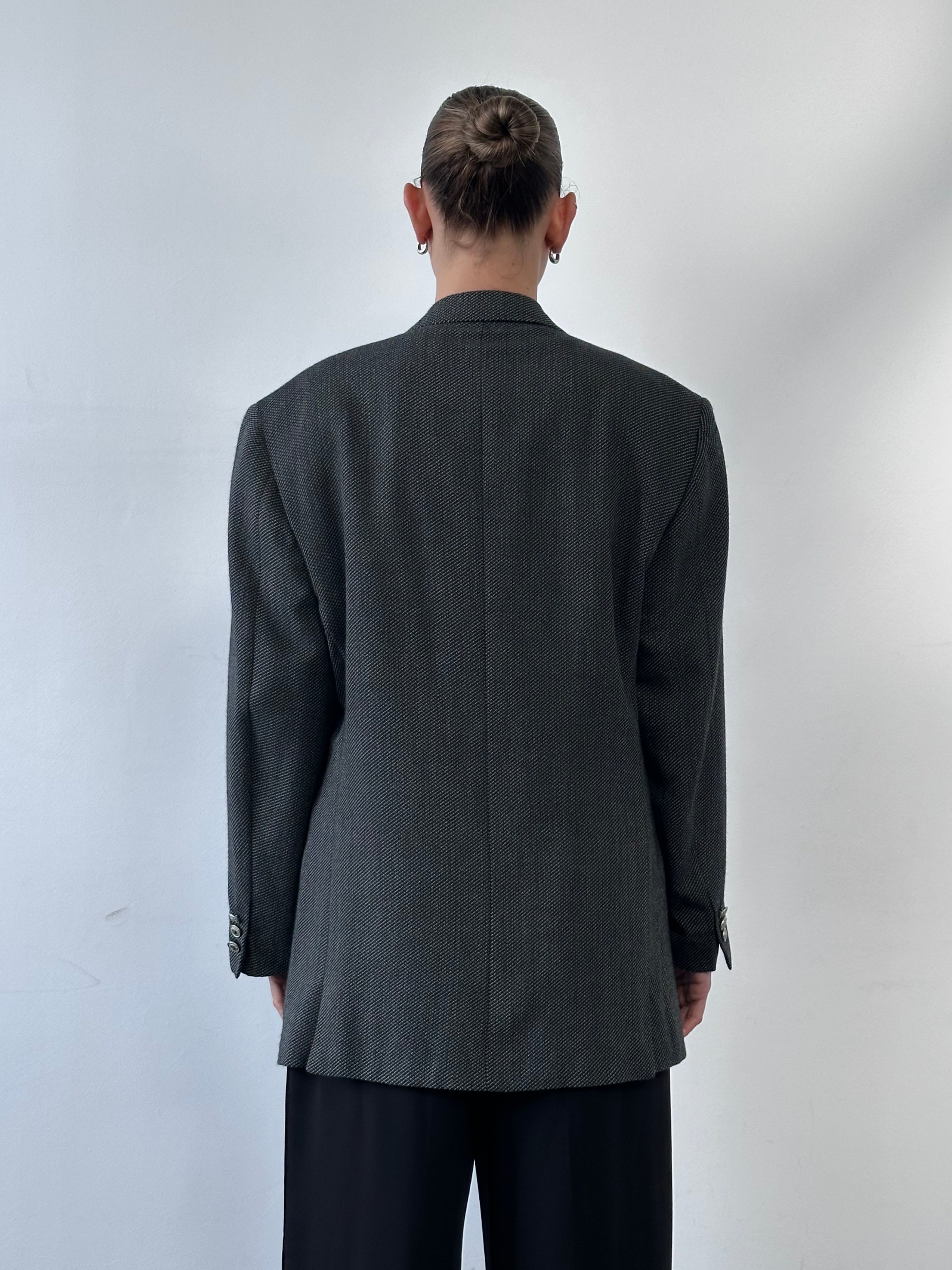 Versace Classic V2 90s bespoke single-breasted blazer in woven fabric, size 42R/L, featuring a tailored fit and stylish lapels.