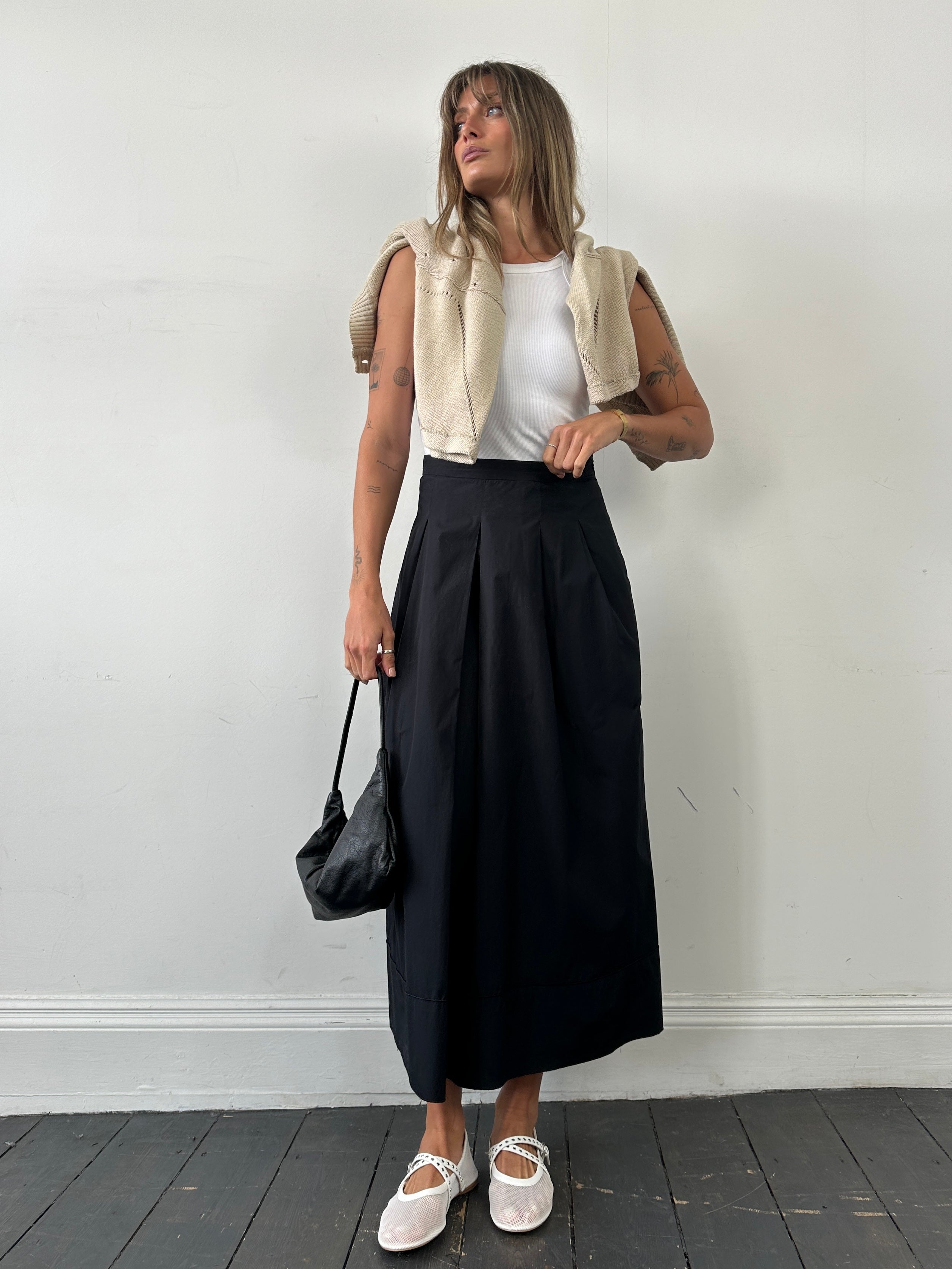 Max Mara Studio pure cotton pleated maxi skirt in W28, featuring a flowing design and elegant pleats for sophisticated style.