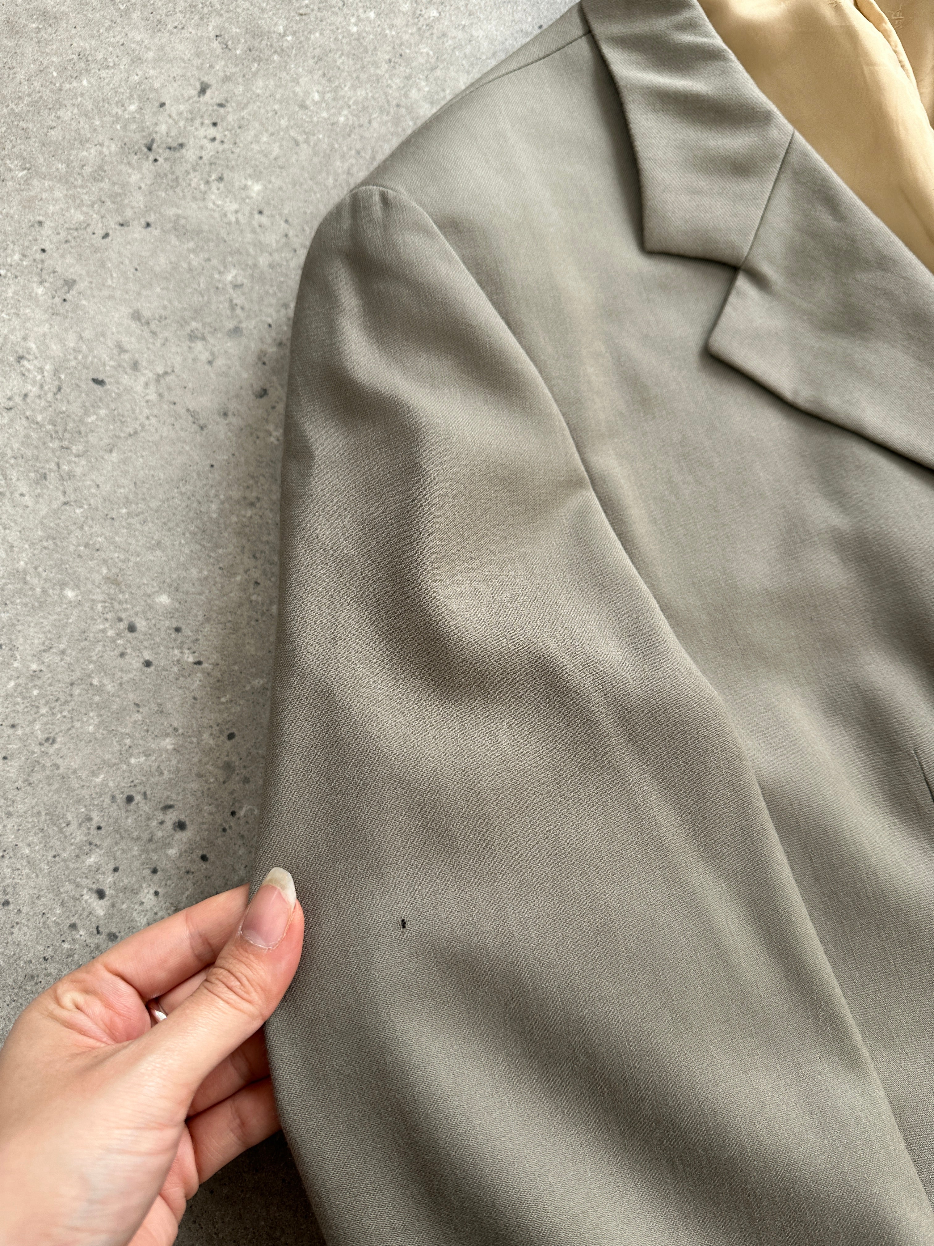 Yves Saint Laurent Pour Homme pure wool single-breasted blazer in XL, tailored fit with notch lapel and button closure.