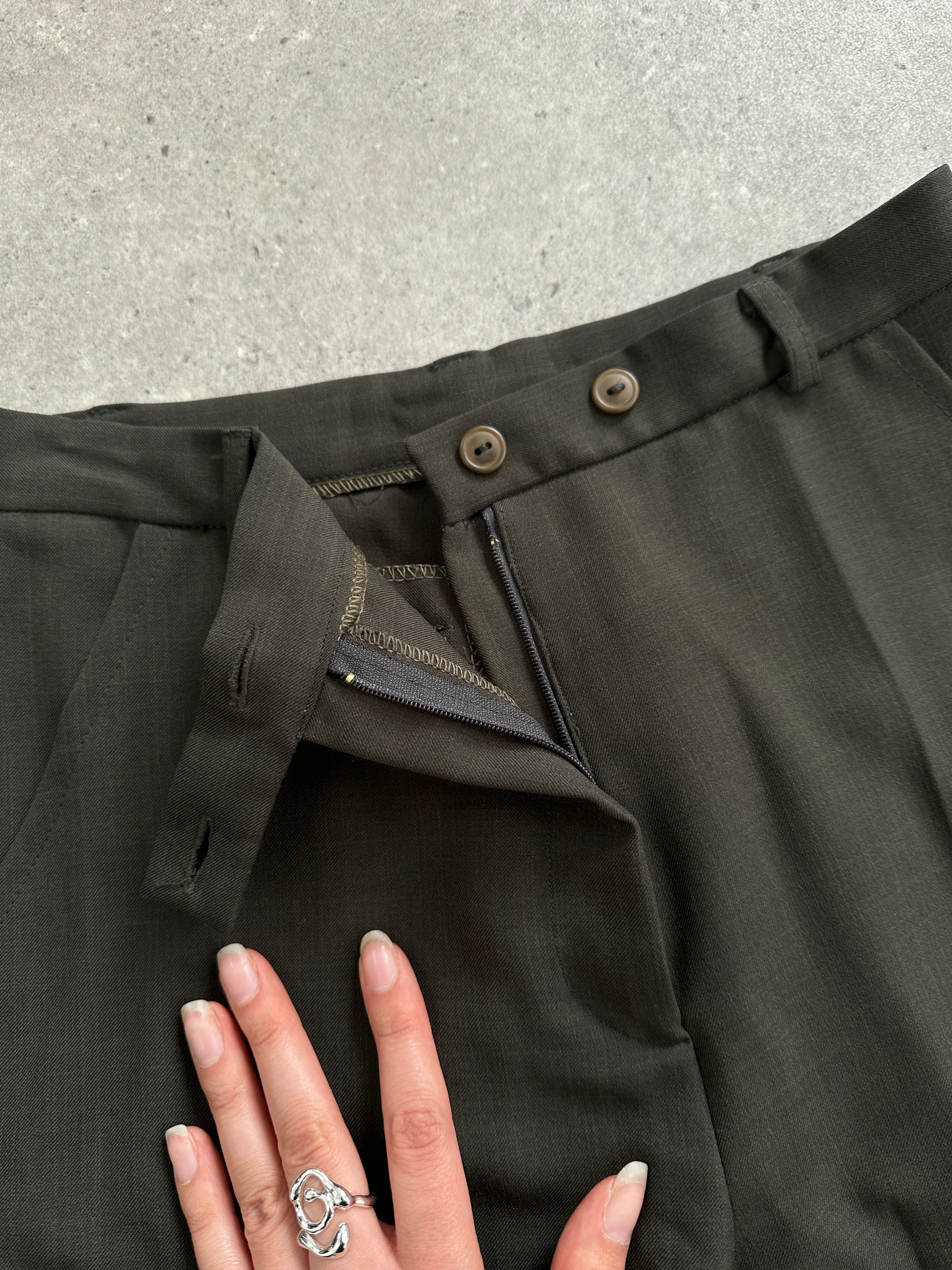 Vintage Italian high-waisted straight-leg tailored trousers worn with a belt, showcasing classic vintage style and tailored fit.