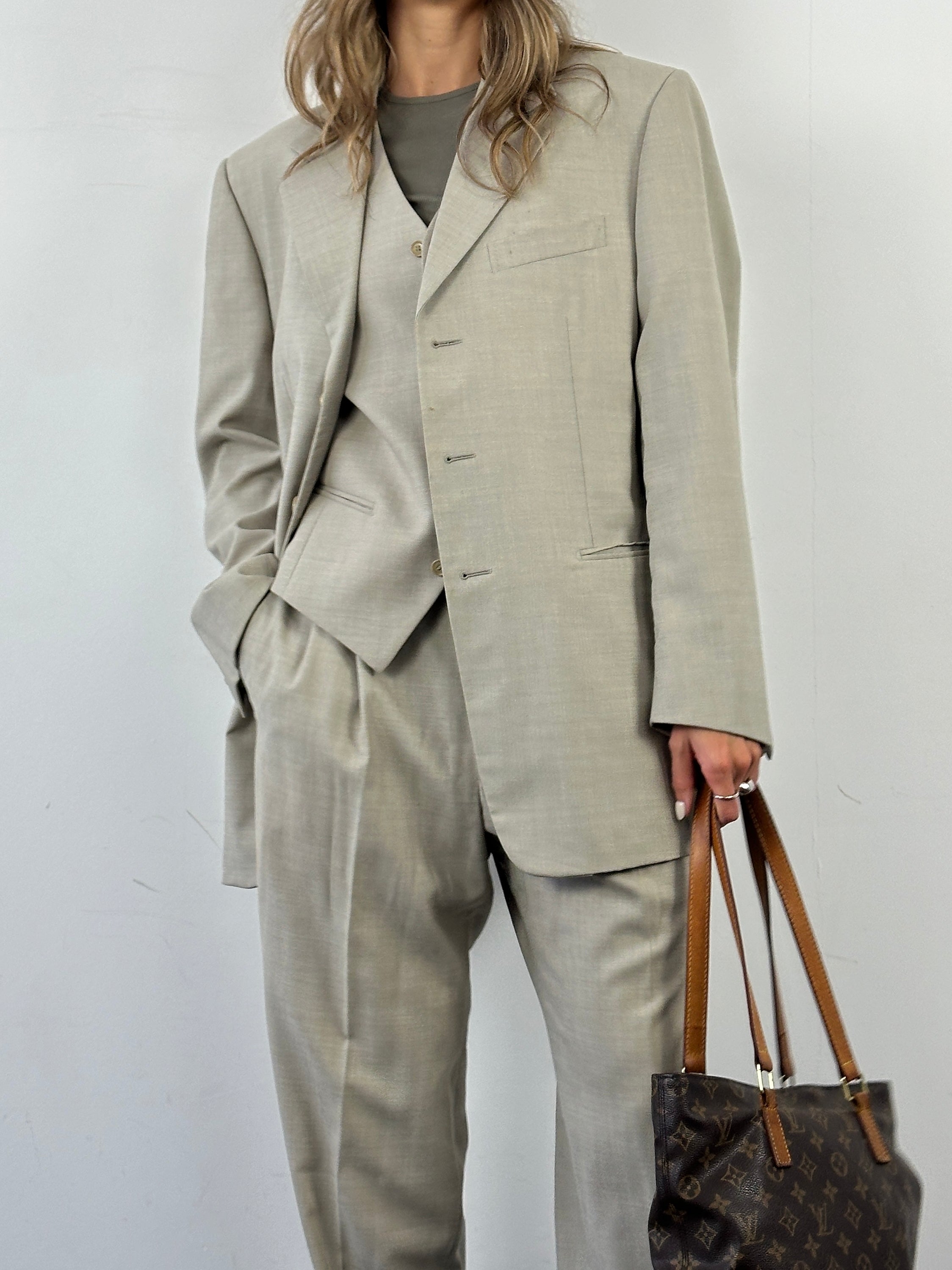 Pal Zileri pure wool single-breasted suit jumpsuit, size 40R/W32, featuring tailored fit and classic style in dark fabric.