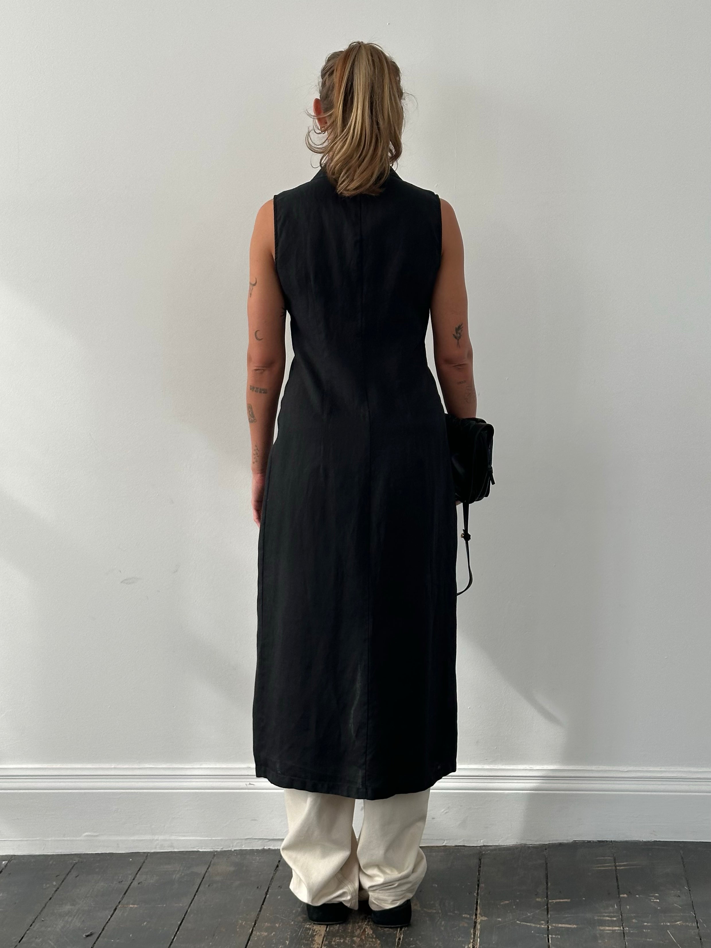 Mani 1990s pure linen sleeveless floor-length dress in size M, featuring a classic 90s style and lightweight fabric.