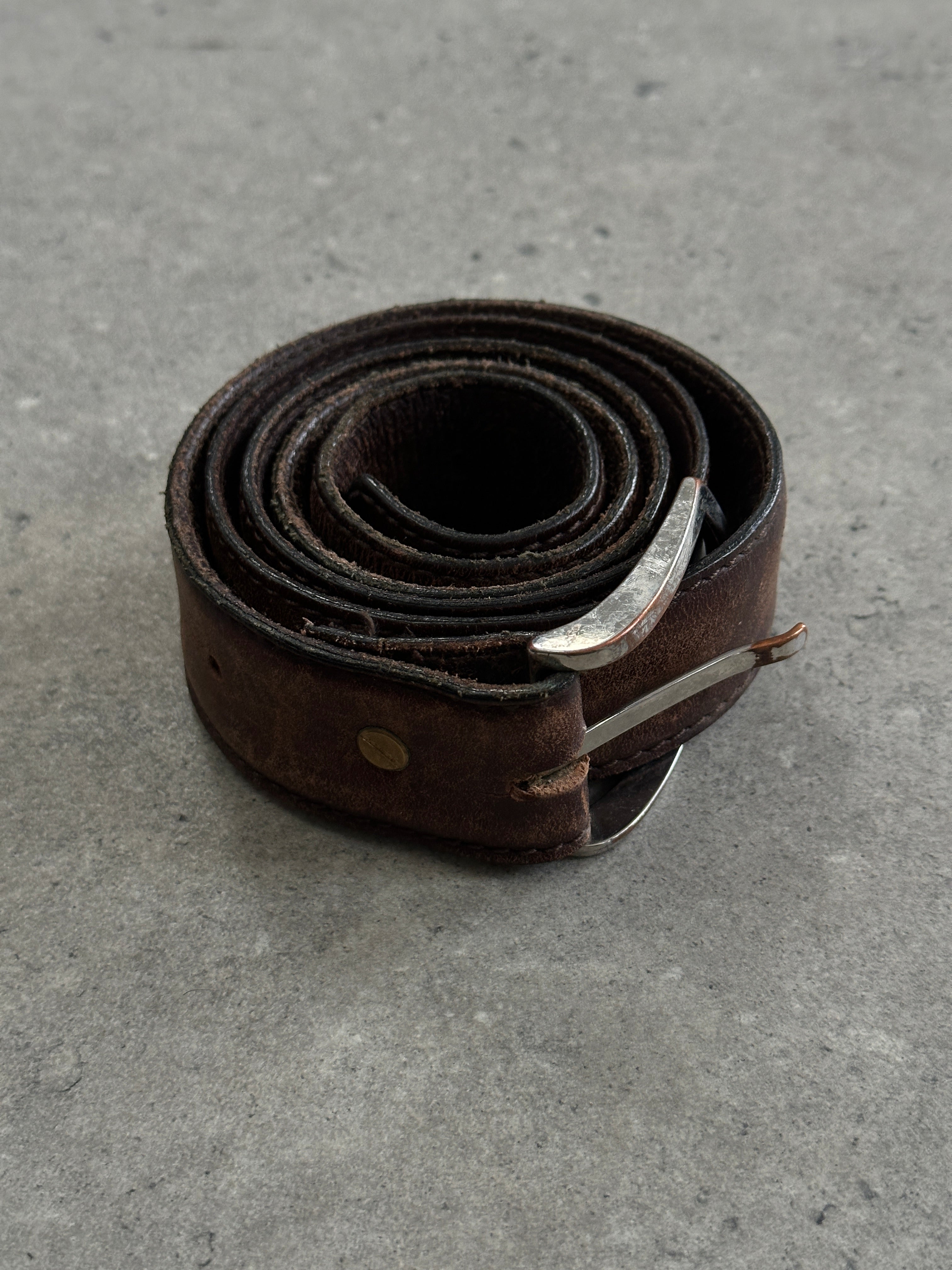 Vintage distressed leather belt in size W37-41, featuring a rugged, aged finish and classic buckle design.