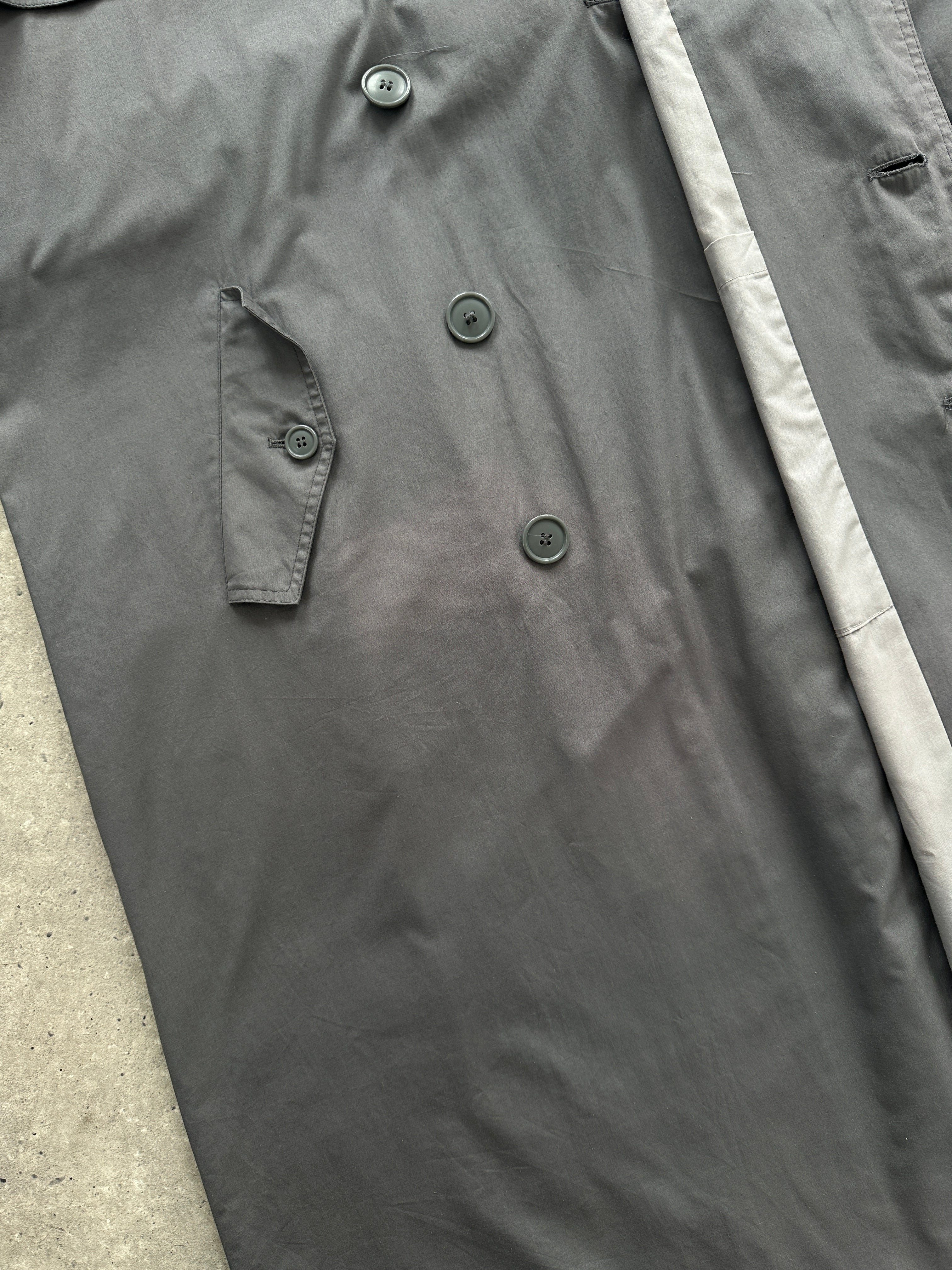 Yves Saint Laurent men's double-breasted belted trench coat in XL/XXL, featuring classic design and stylish tailored fit.