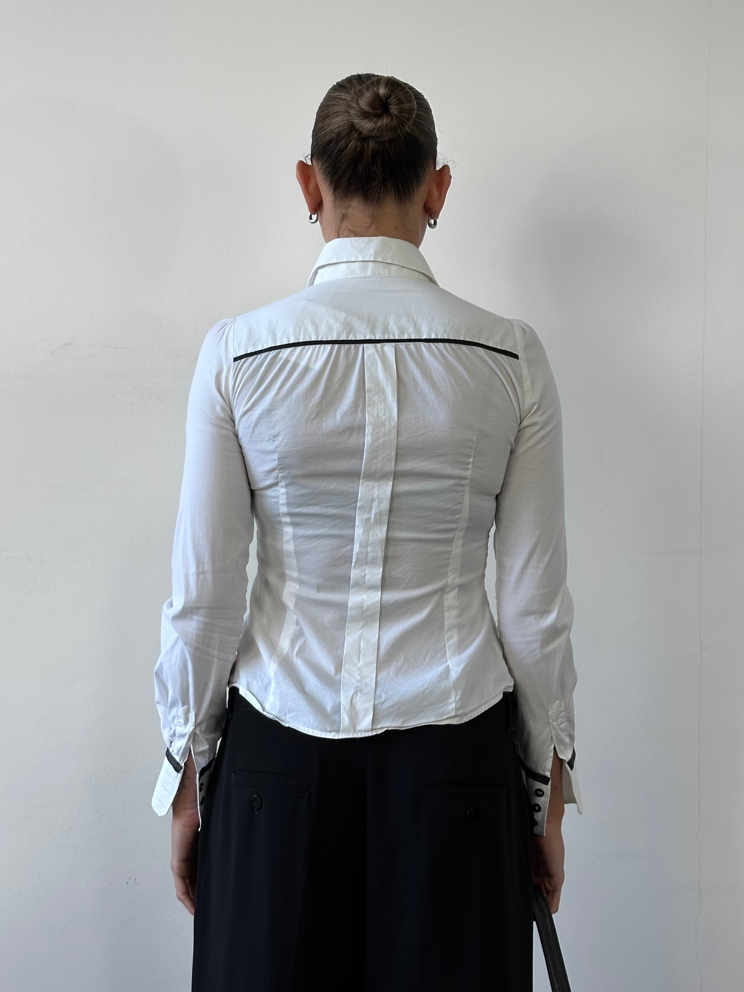 Dolce & Gabbana fitted cotton shirt in XS, featuring a classic design with a crisp white fabric and button-down front.