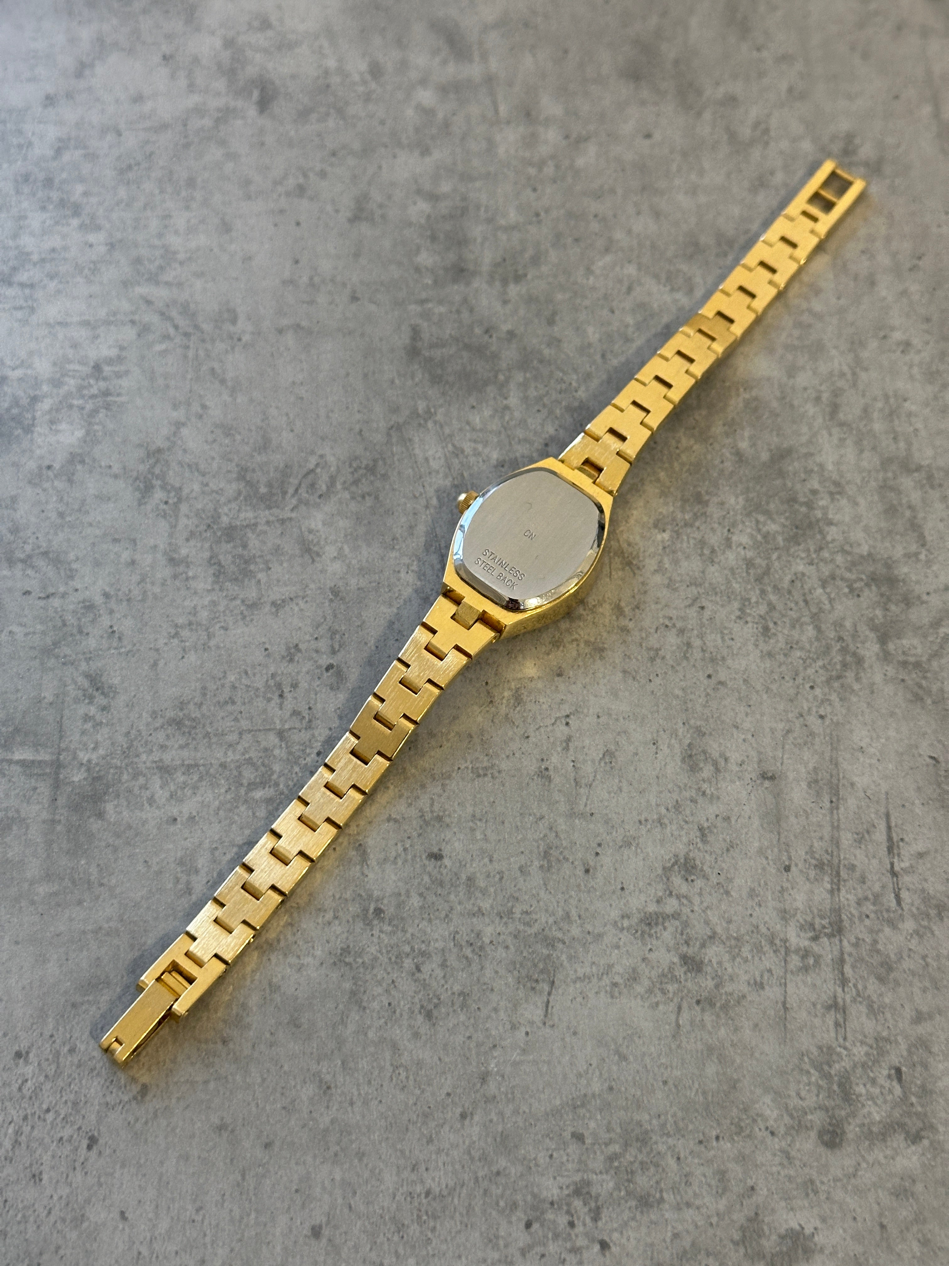 Sekonda 1990s gold-tone quartz watch with a classic round dial and metal bracelet, showcasing vintage style and elegant design.