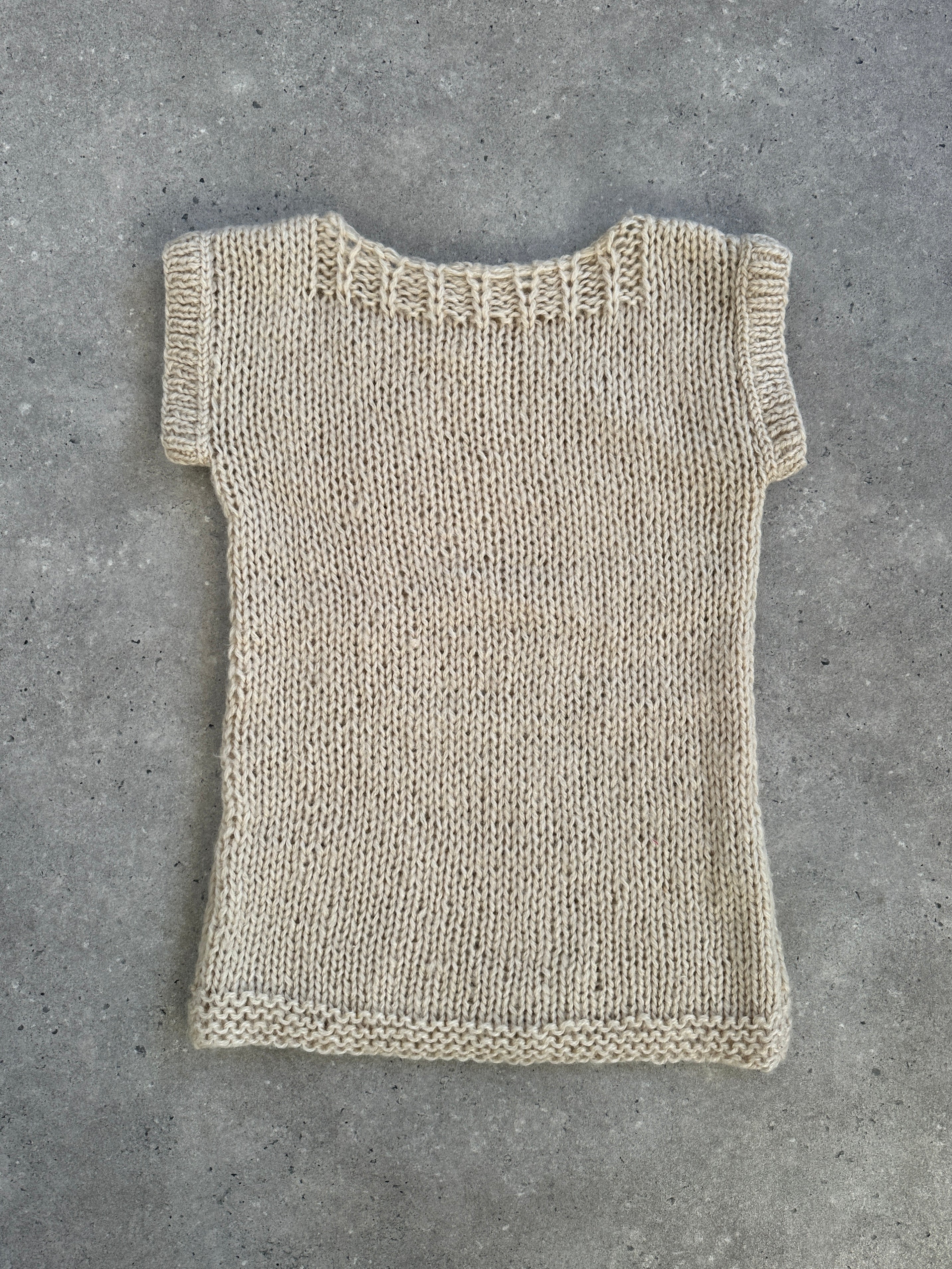 Vintage 1980s abstract wool knitted sweater, size M, featuring colorful geometric patterns and a cozy, retro style.