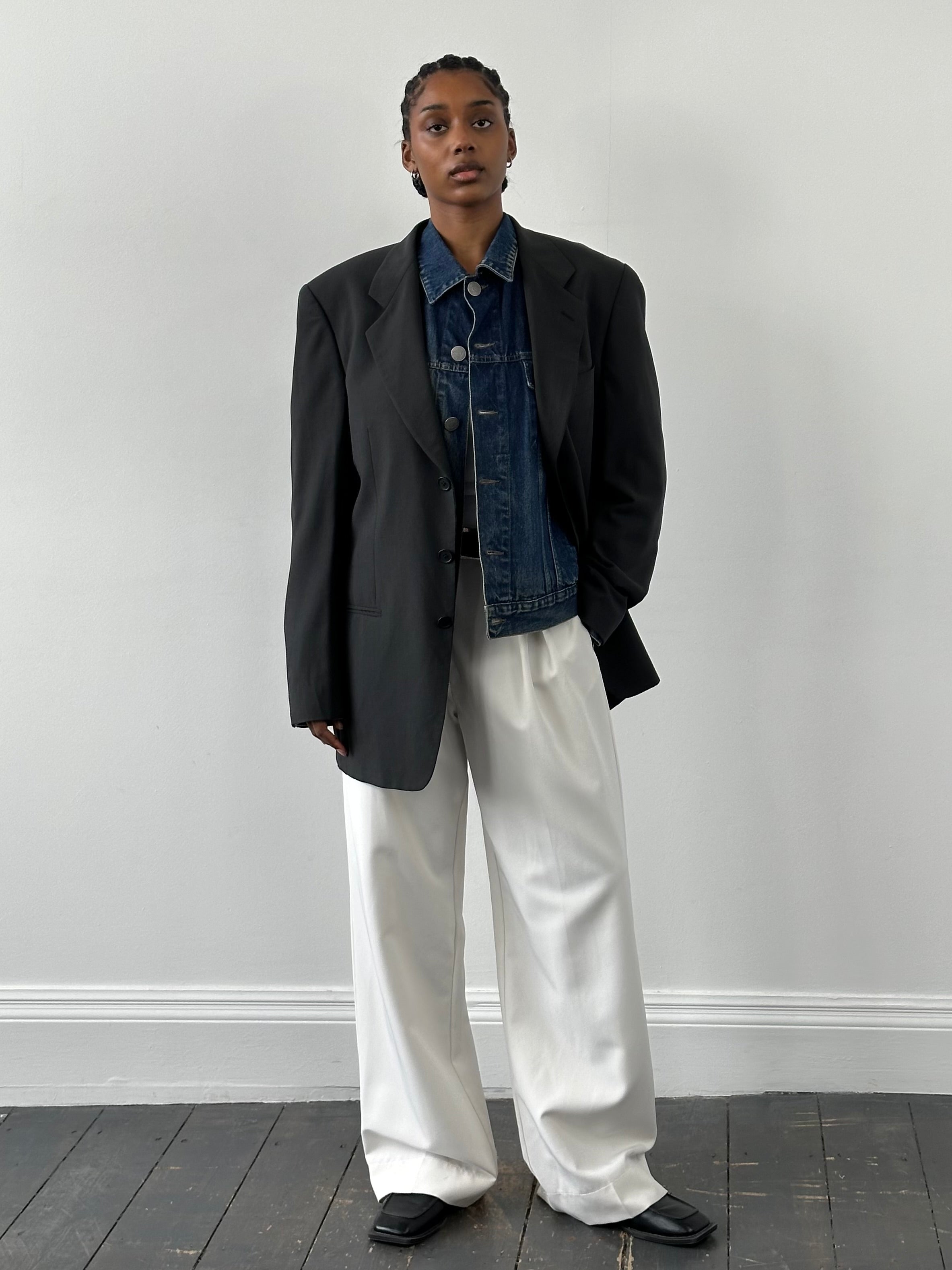 Giorgio Armani Le Collezioni 1990s wool single-breasted blazer in XL, tailored fit with classic design and structured lapel.