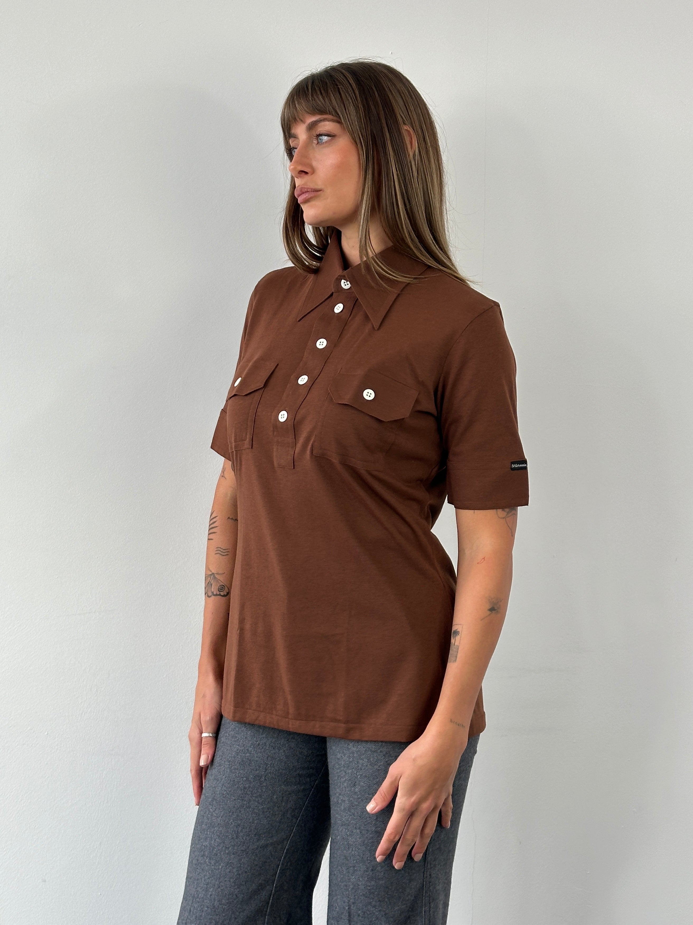 Italian Vintage 1970s dagger collar polo shirt by Vintage, featuring a classic design and detailed collar, size M.
