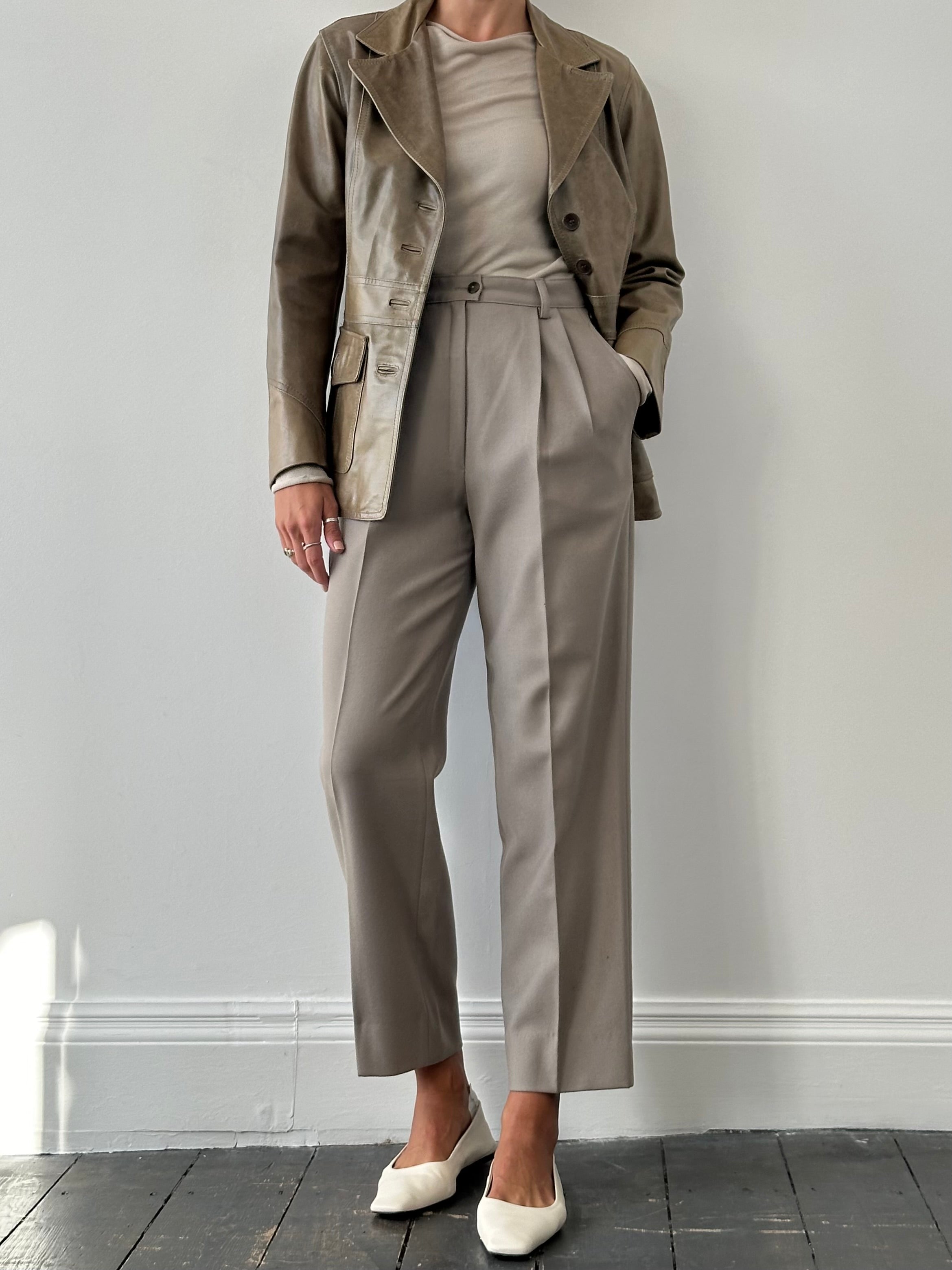 Italian vintage pure wool high-waisted trousers in size W26, featuring classic tailored design and neutral color.