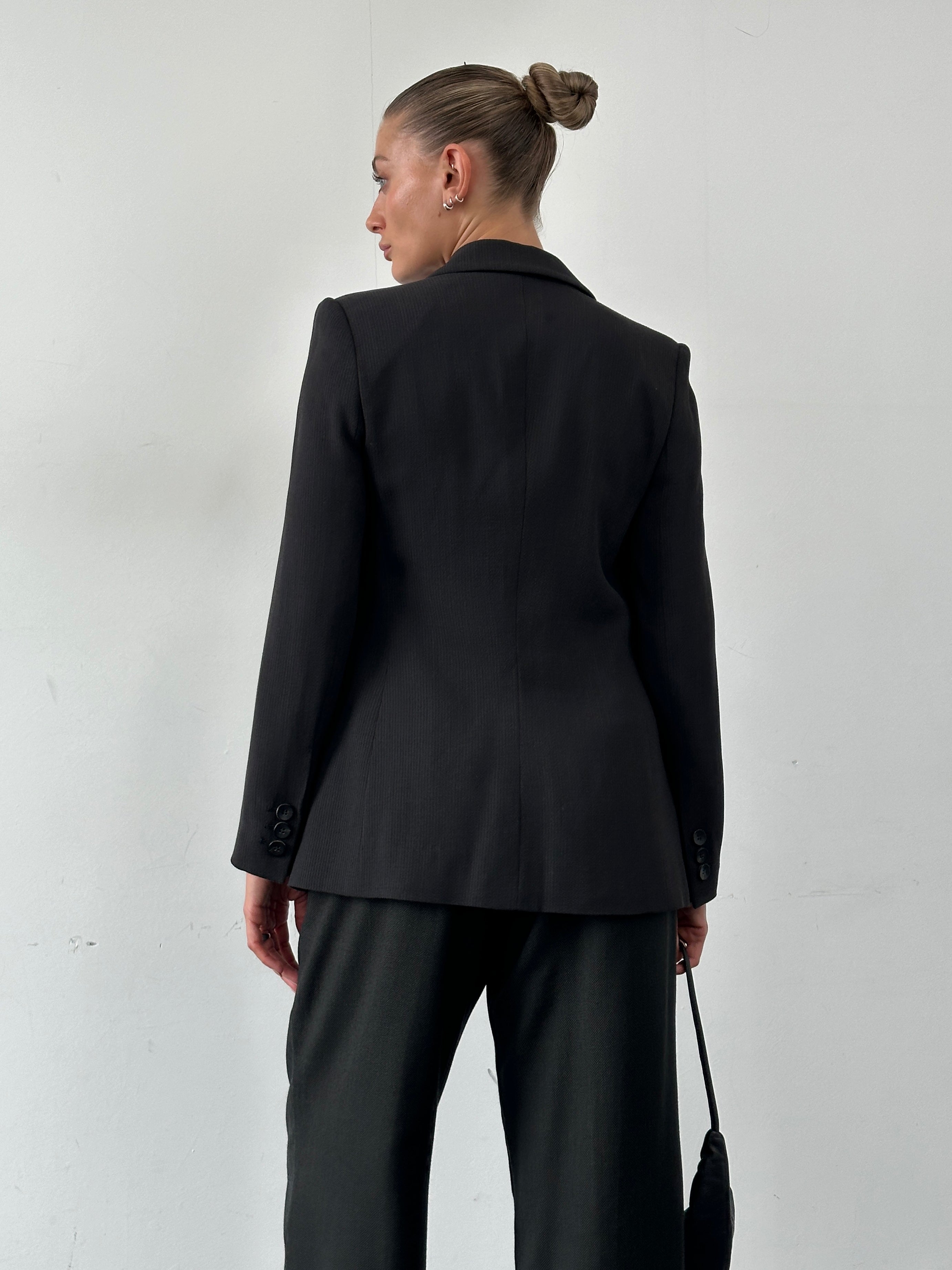 Armani Collezioni fitted single-button blazer in navy, tailored with a classic lapel and structured fit, stylish and elegant.