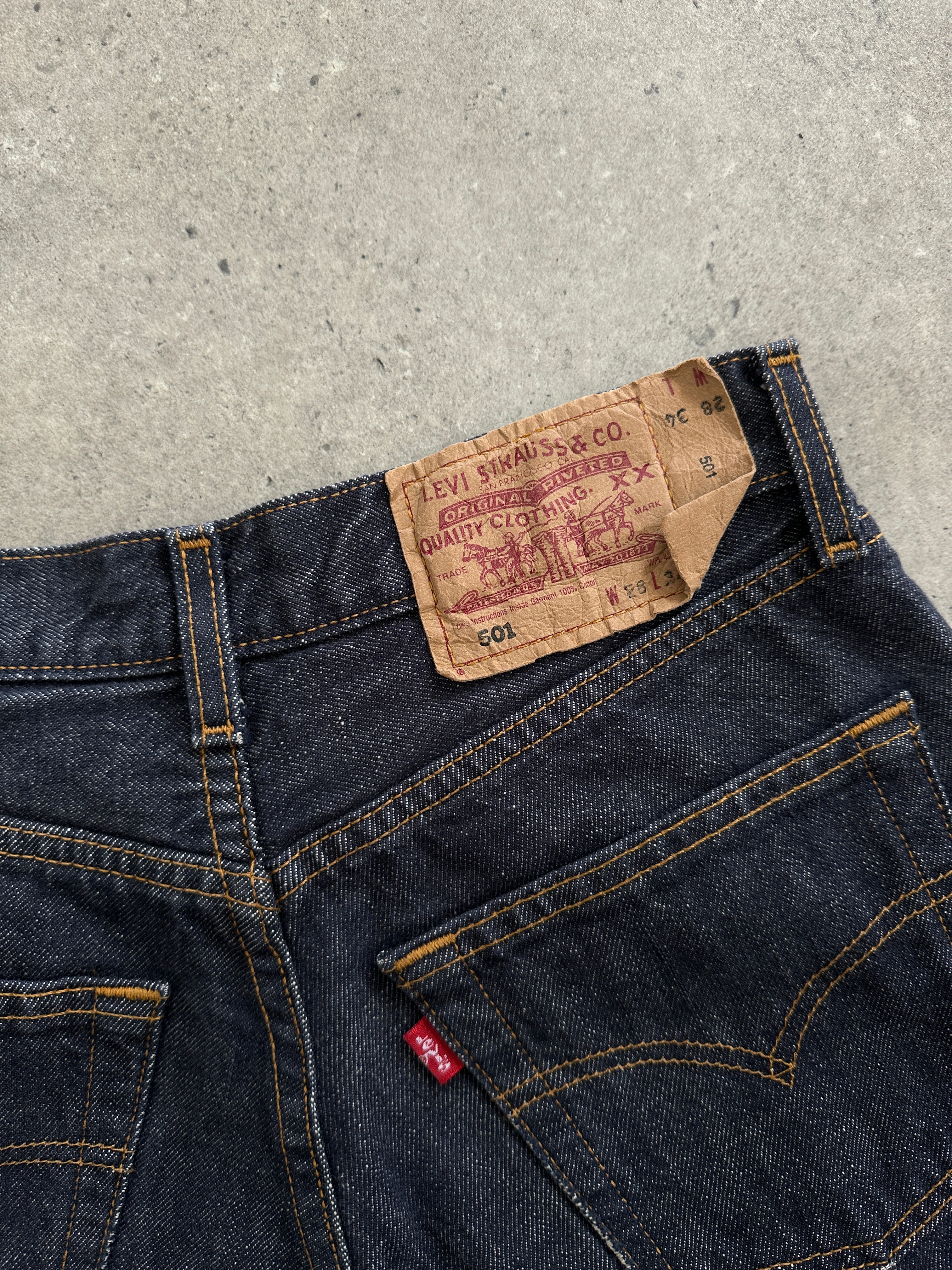 Levi’s 501 straight leg mid-rise denim jeans in size W26, showing classic blue wash and traditional five-pocket design.