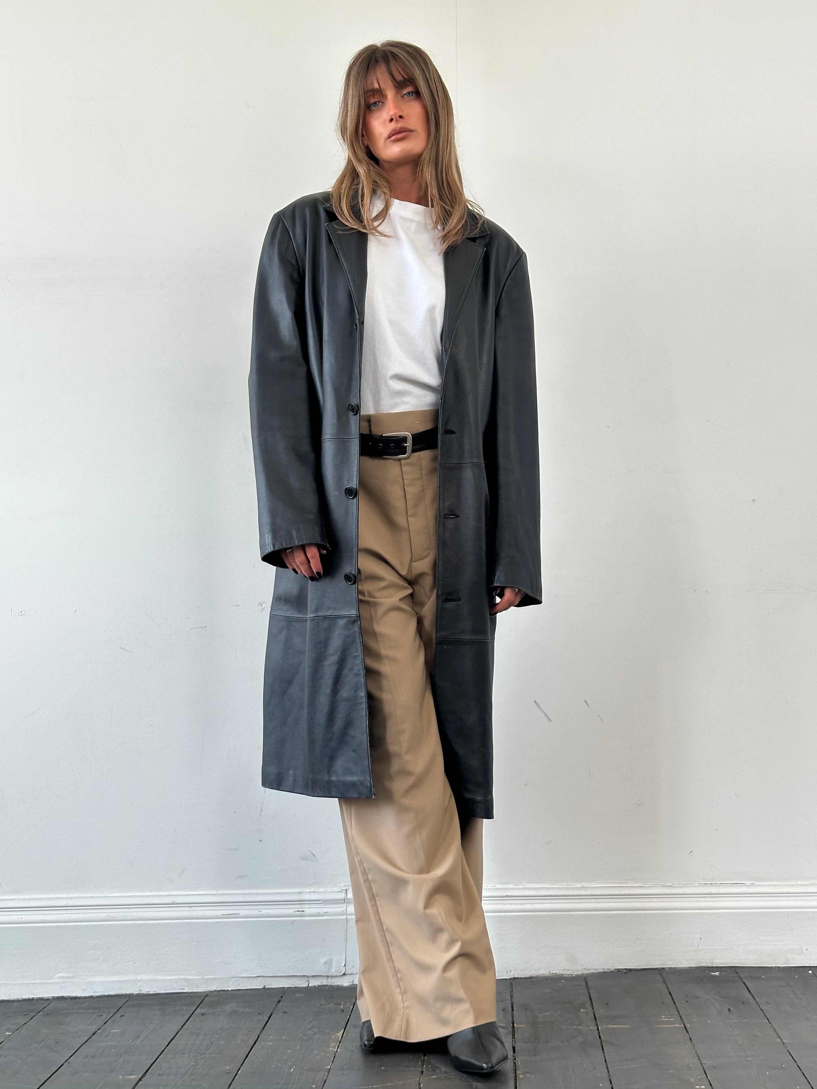Vintage leather trench coat, XL size, stylish leather jacket with classic design and textured brown leather.