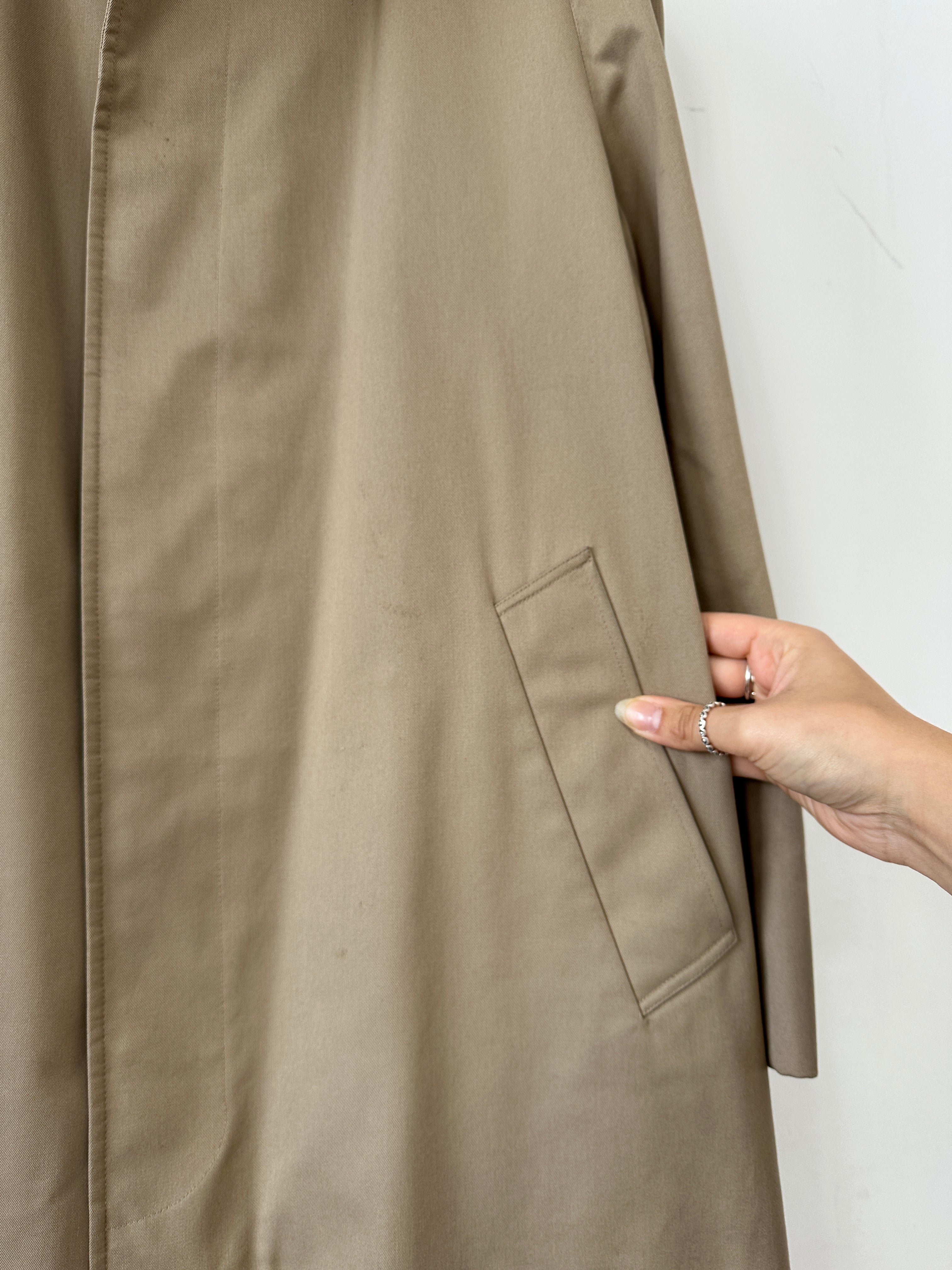 Aquascutum cotton trench coat with concealed placket in XL size, featuring classic design and durable fabric.