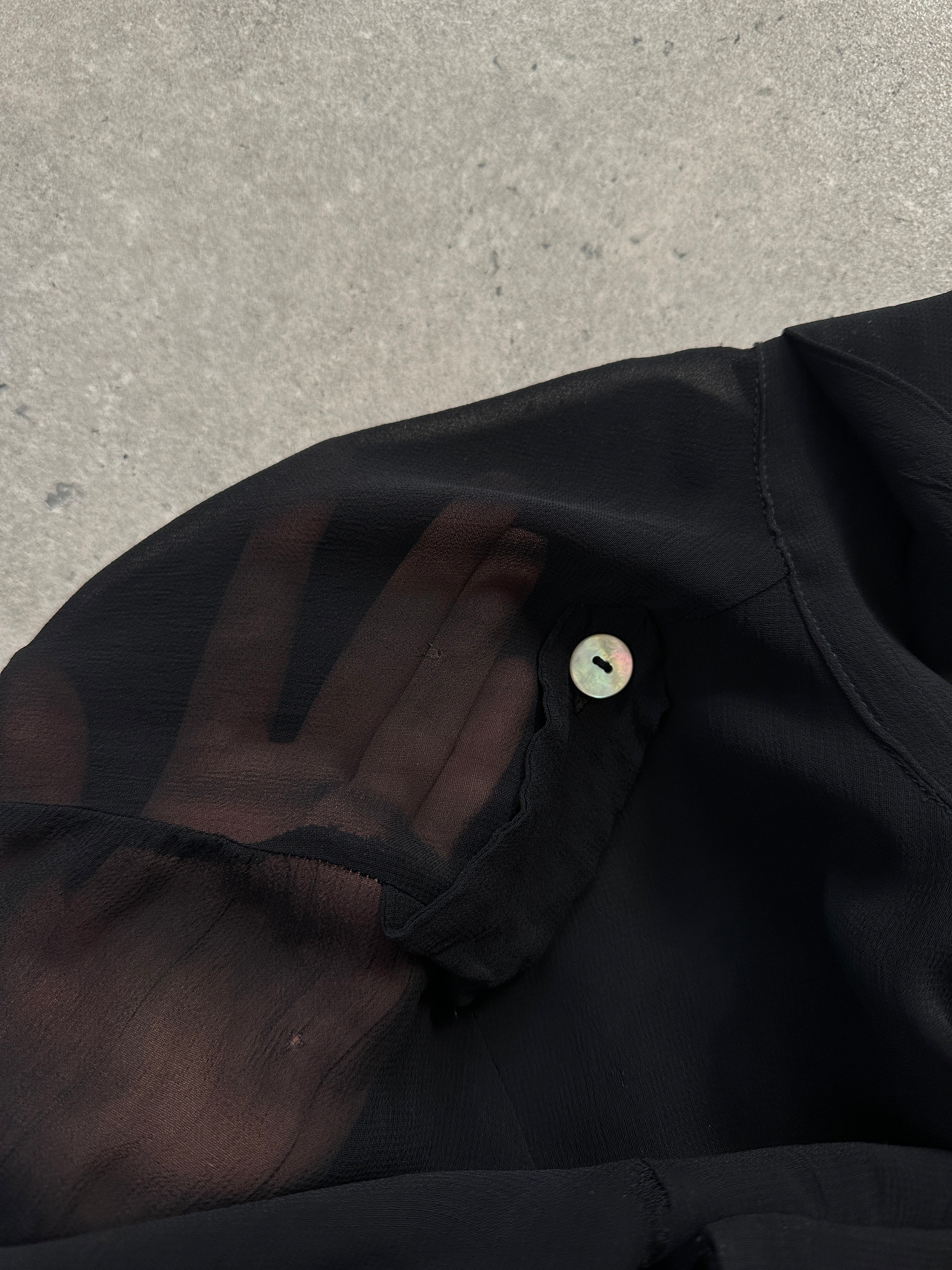 Elegant Italian vintage sheer short sleeve shirt in size S/M with lightweight, breathable fabric and classic design.