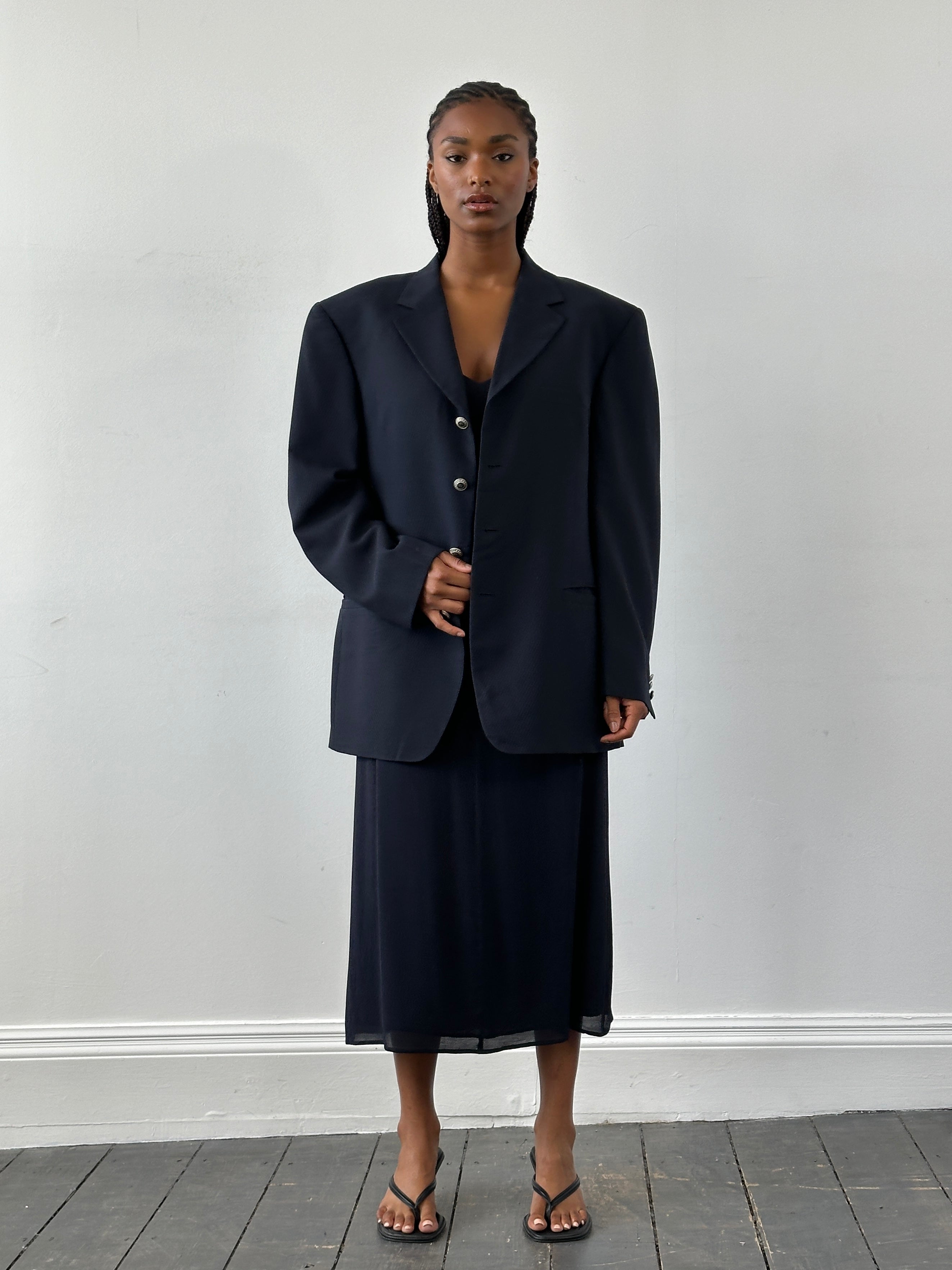 Versace Classic V2 1990s bespoke single-breasted blazer in size 42R/XL, tailored fit with structured lapels and signature design details.