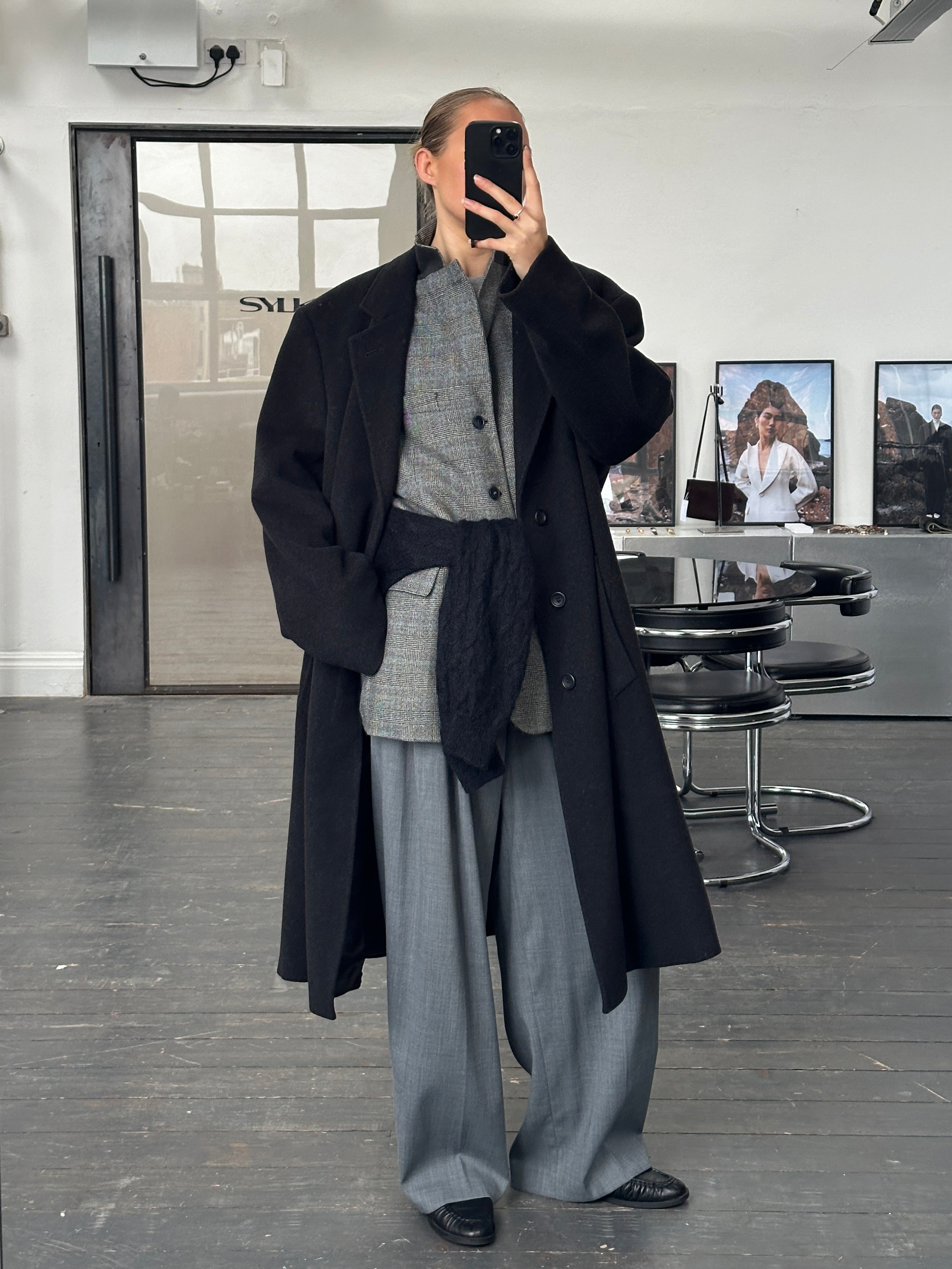Vintage 1990s cashmere wool coat with concealed placket, in XXL/XXXL size, featuring a classic design and textured fabric.