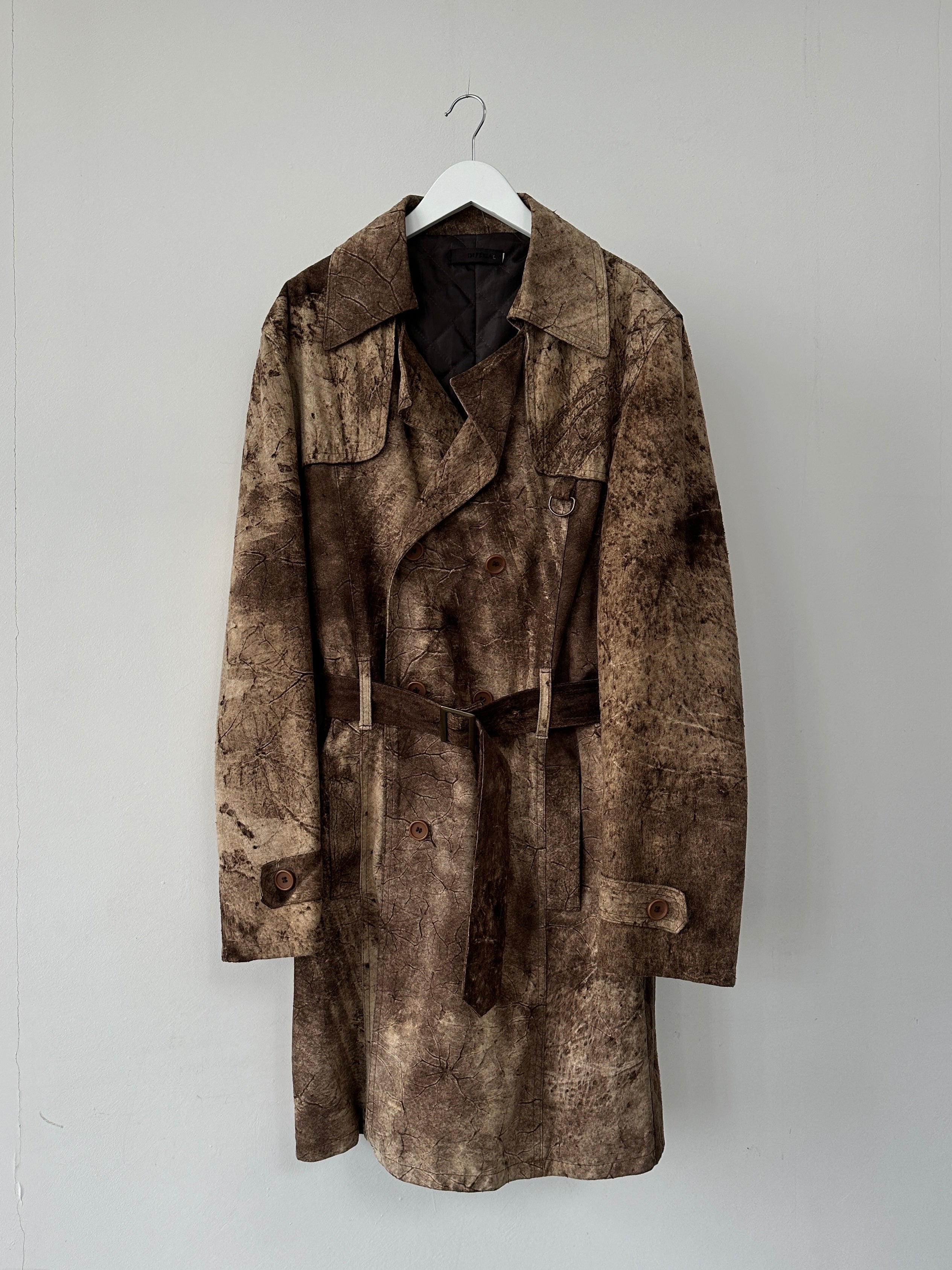 Vintage Italian suede leather textured belted trench coat in size L/XL, stylish vintage outerwear with a classic design.