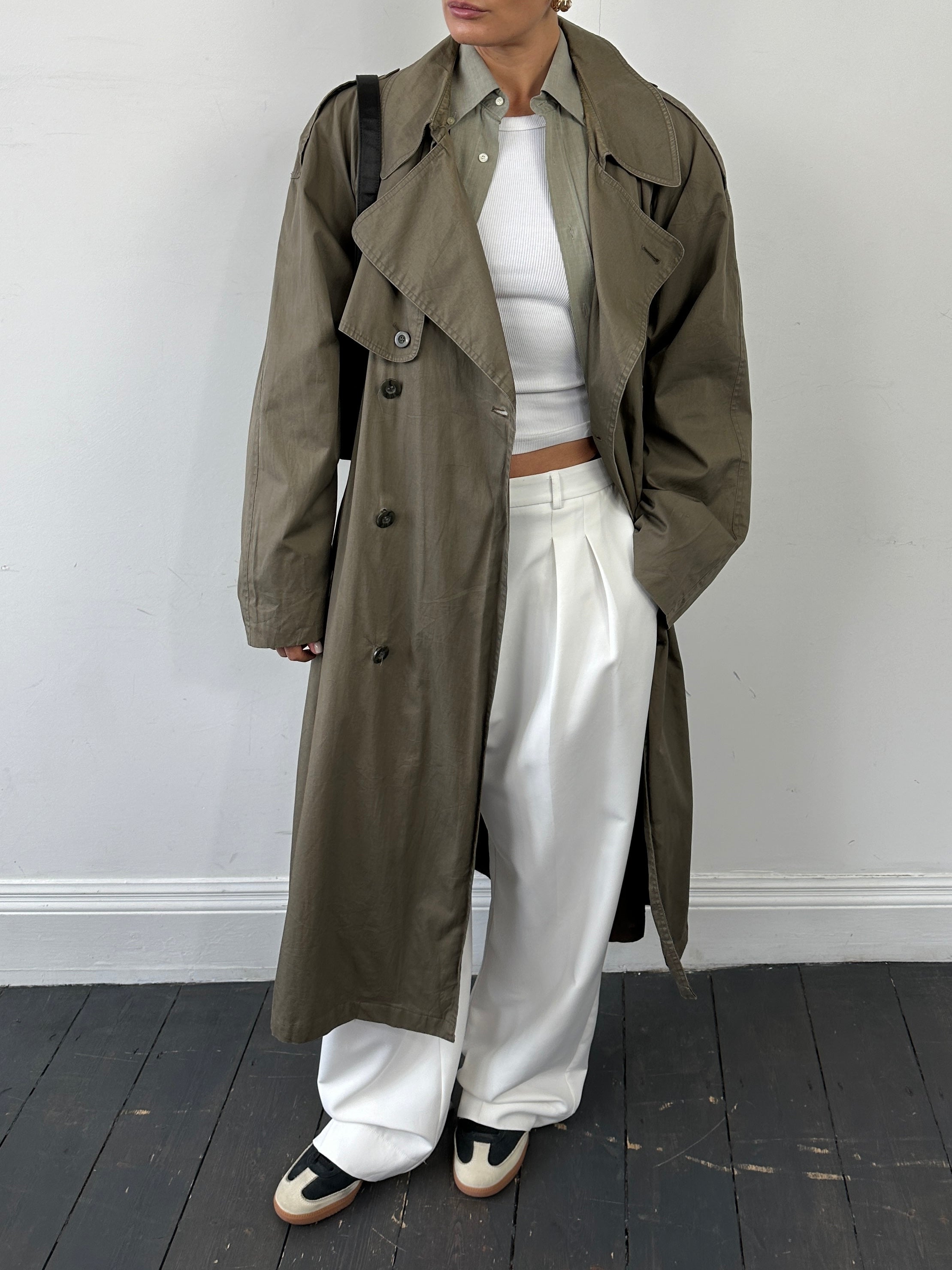 Yves Saint Laurent Pour Homme double-breasted cotton trench coat in XXL with belt, classic design and tailored fit.