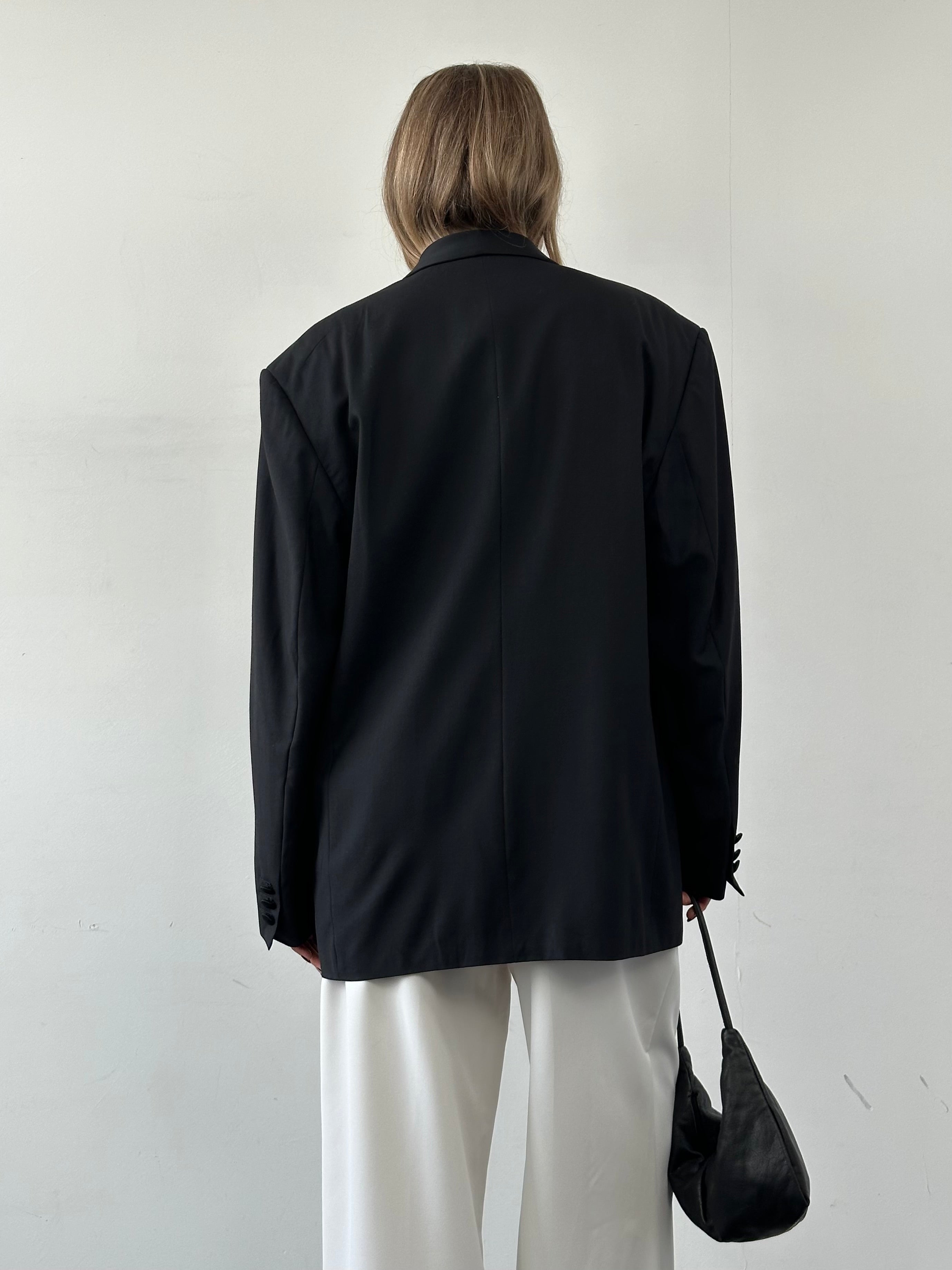 Vintage Italian vintage pure wool blazer with tuxedo design, size 46R/XXL, featuring classic tailored details and elegant styling.