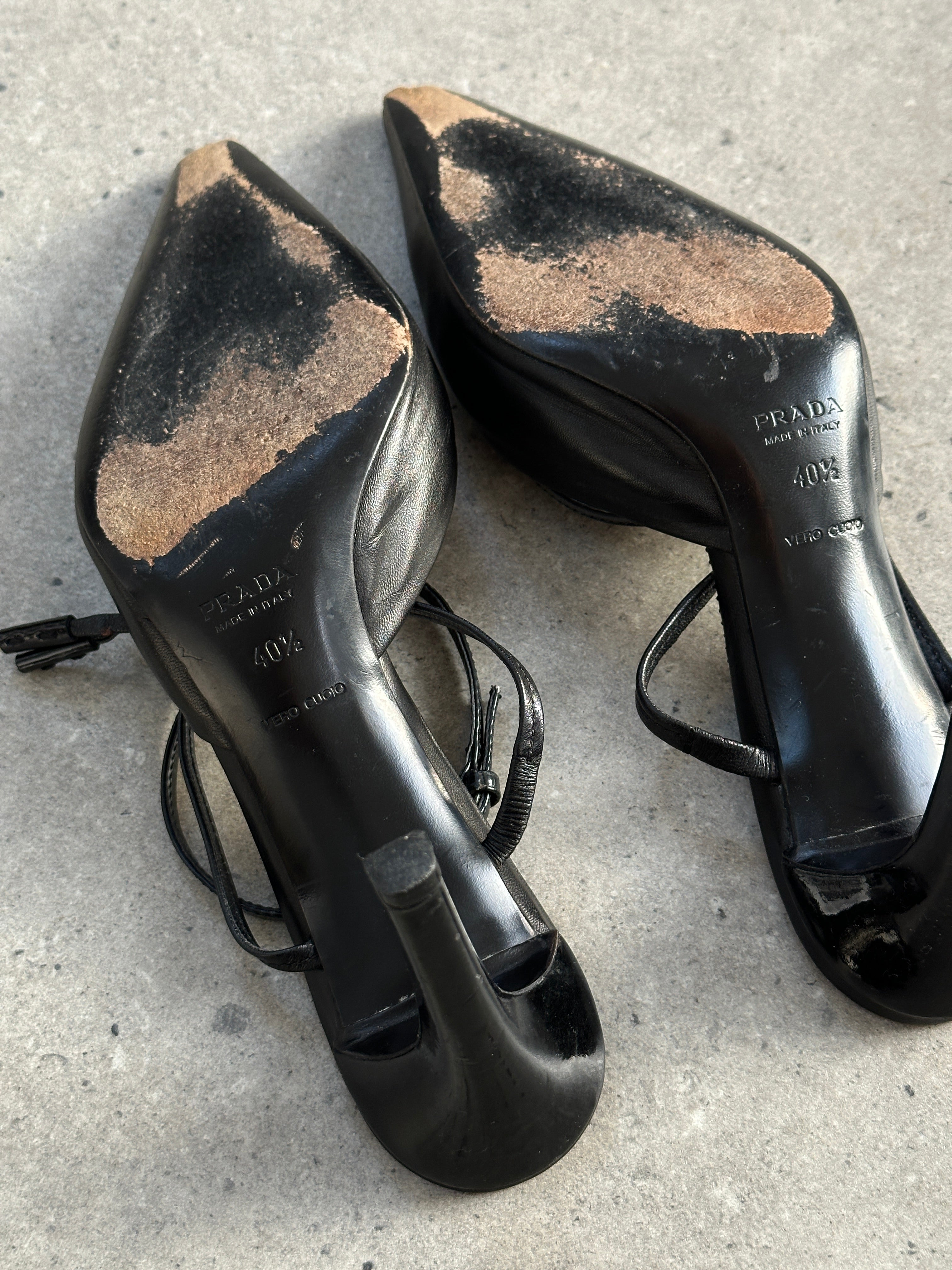 Prada pointed toe high heels in black leather with stiletto heels, UK size 7.5, EUR 40.5, stylish and elegant footwear.
