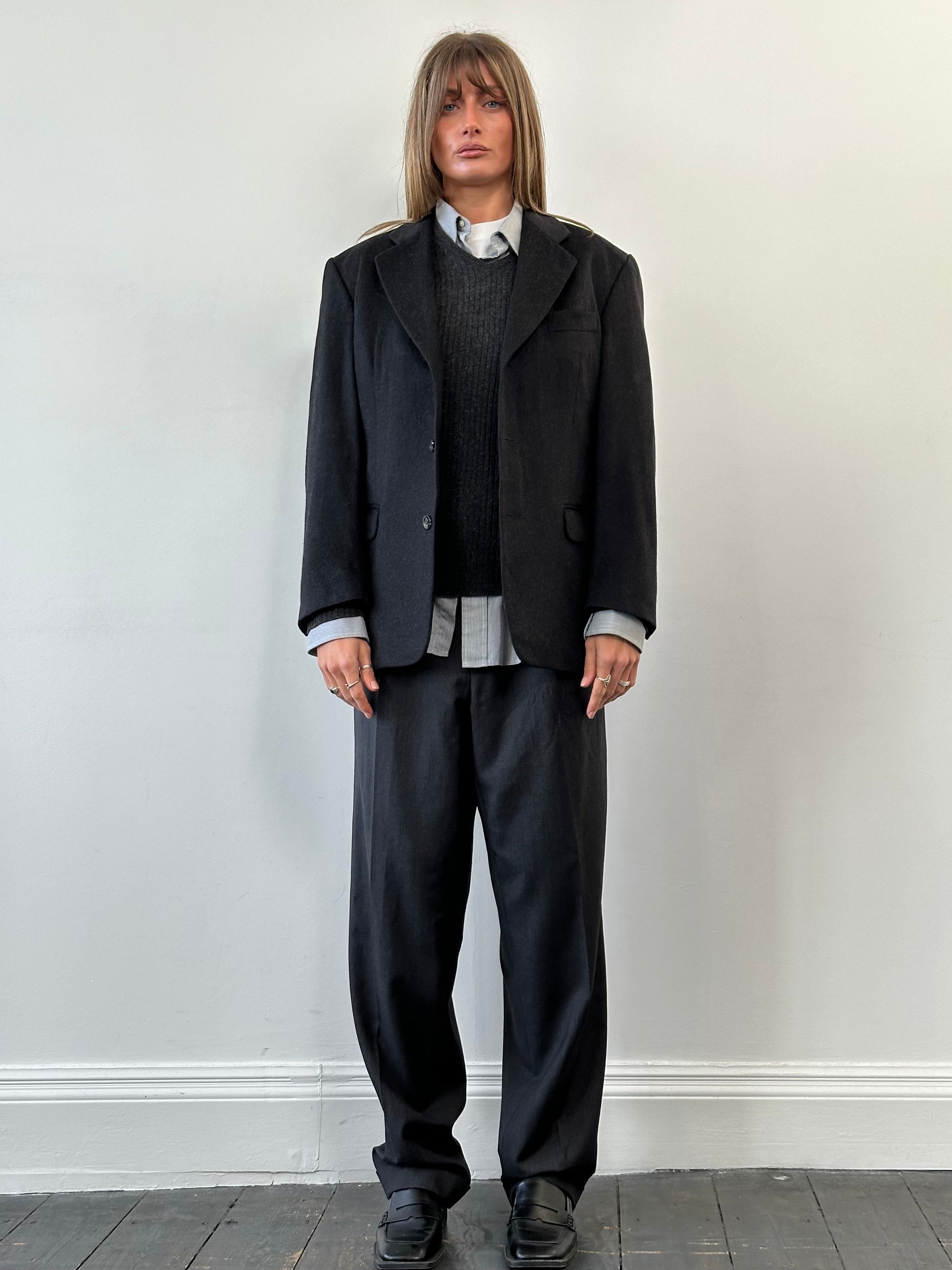 Vintage Italian pure cashmere blazer, single-breasted, in size 36R/M, featuring classic tailored design and rich fabric texture.
