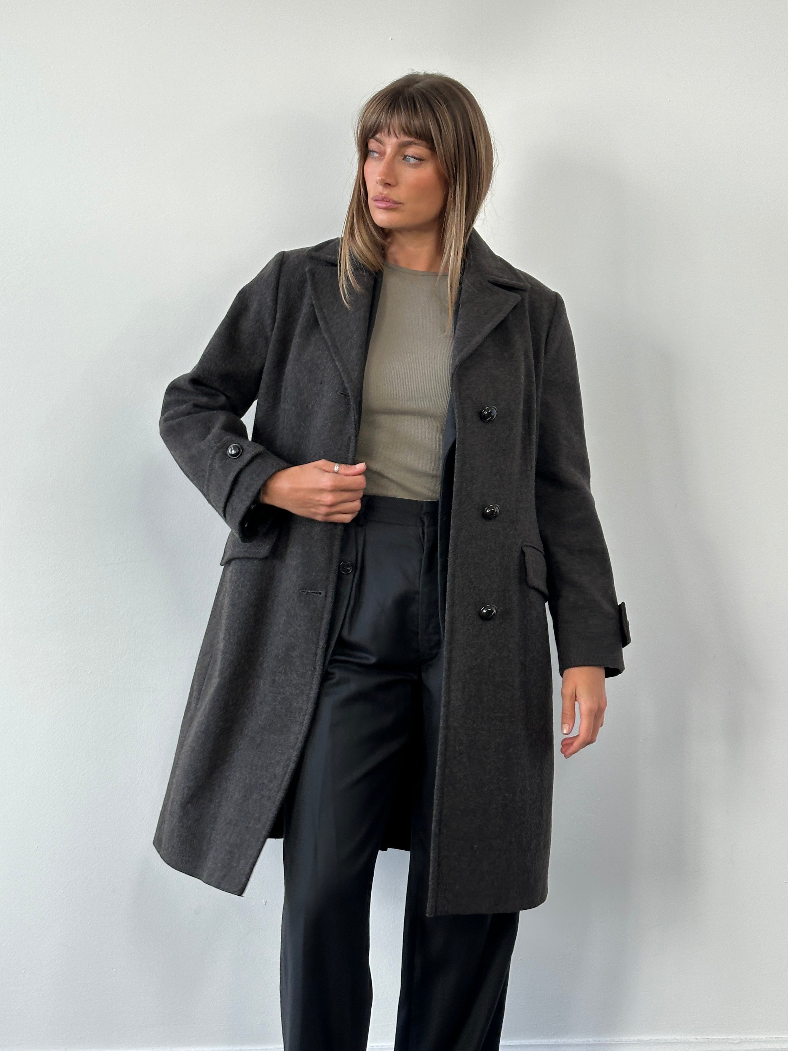Marella 2000s wool single-breasted coat in size M, stylish and warm outerwear with classic design and tailored fit.