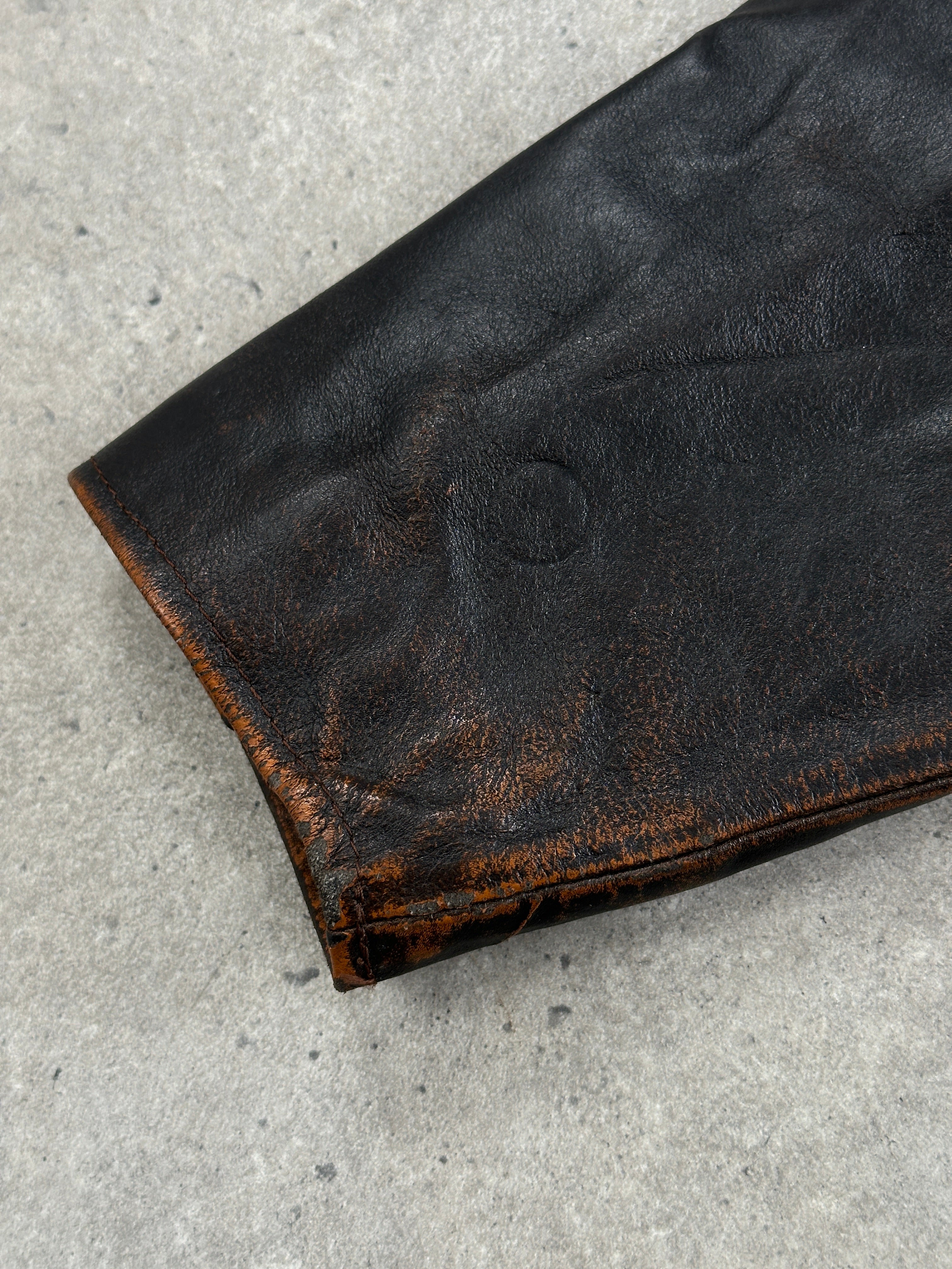 Vintage Italian 1990s distressed leather jacket in size L/XL, featuring worn leather and classic style.