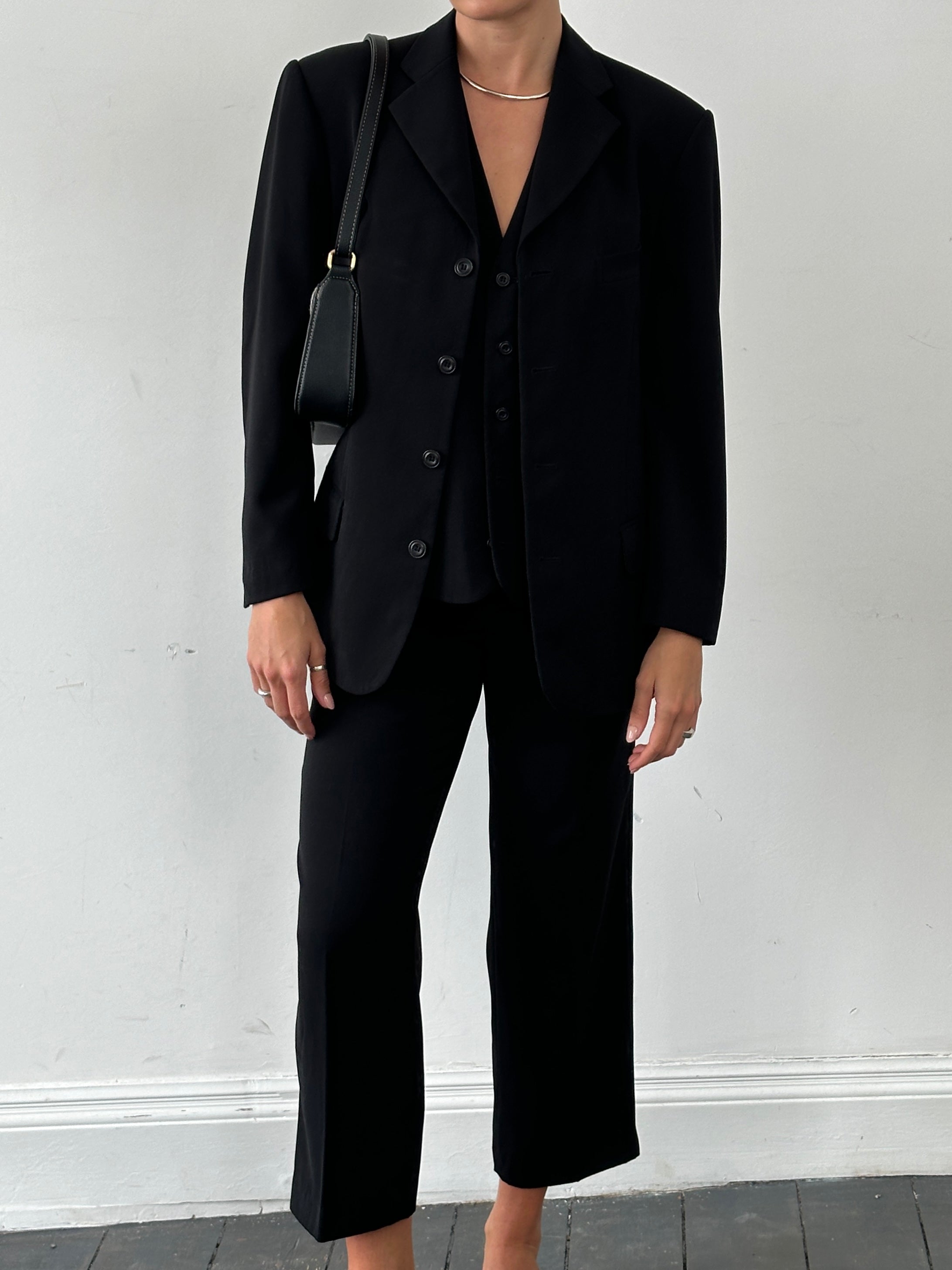 Vintage single-breasted three-piece suit in size 36R/W28, tailored fit with classic lapels and matching vest and trousers.
