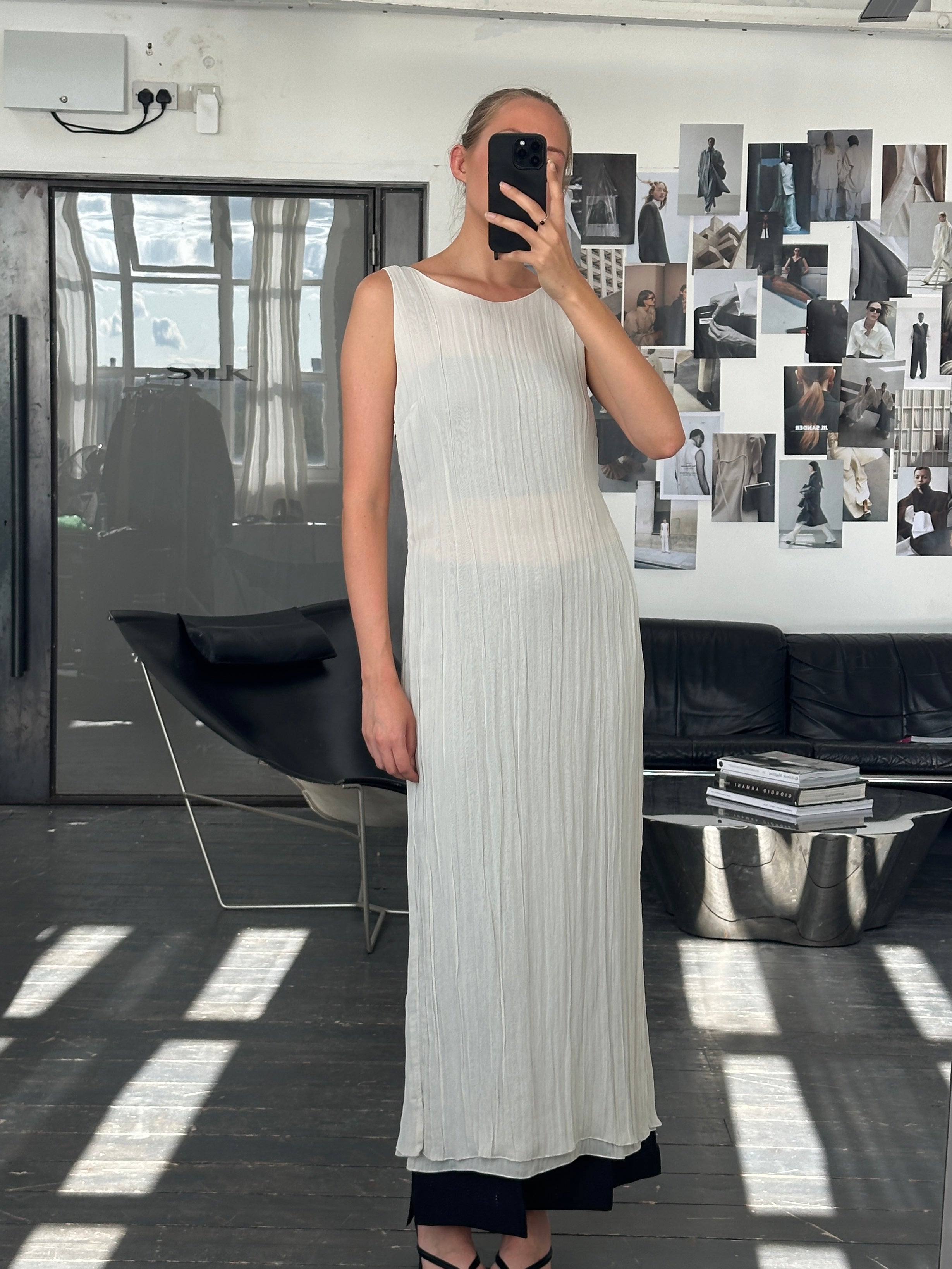 Vintage 2000s pleated floor-length dress in size M, featuring classic style and elegant design, from the Vintage brand.