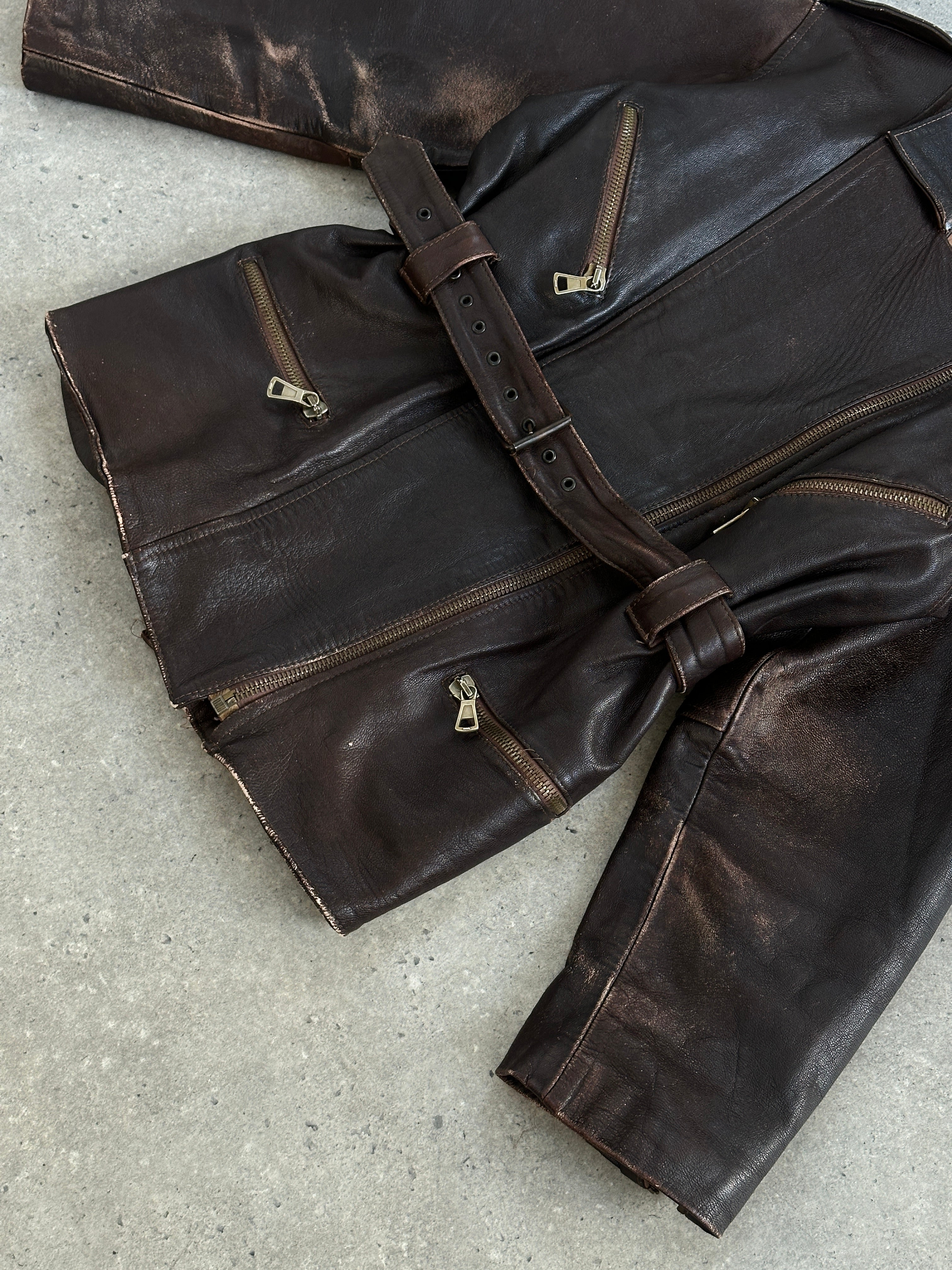 Vintage Italian 1990s belted leather jacket in size M with aged finish, featuring classic style and authentic leather texture.