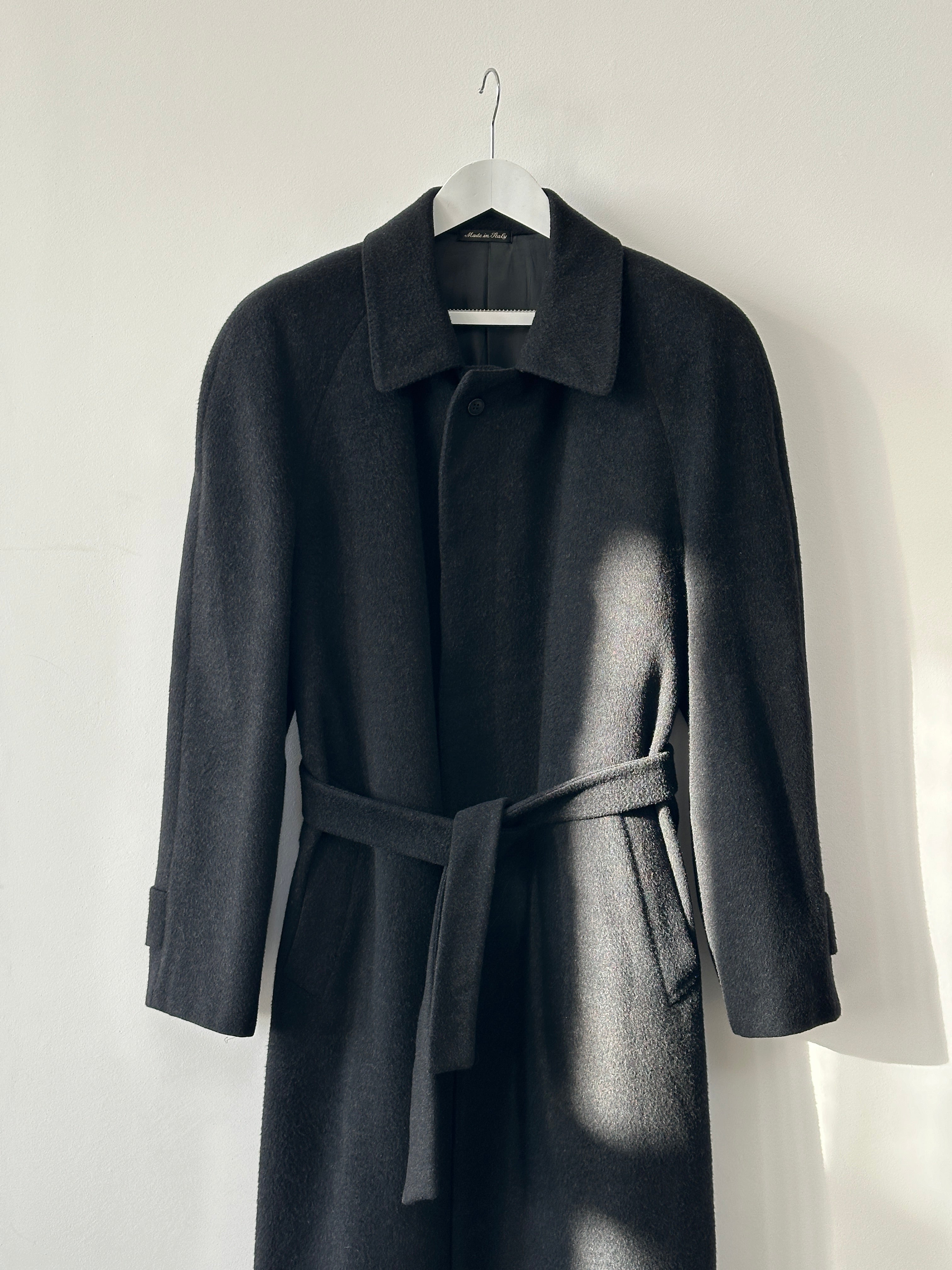 Italian vintage wool cashmere belted coat in XL/XXL, featuring classic design and cozy fabric, ideal for cold weather.