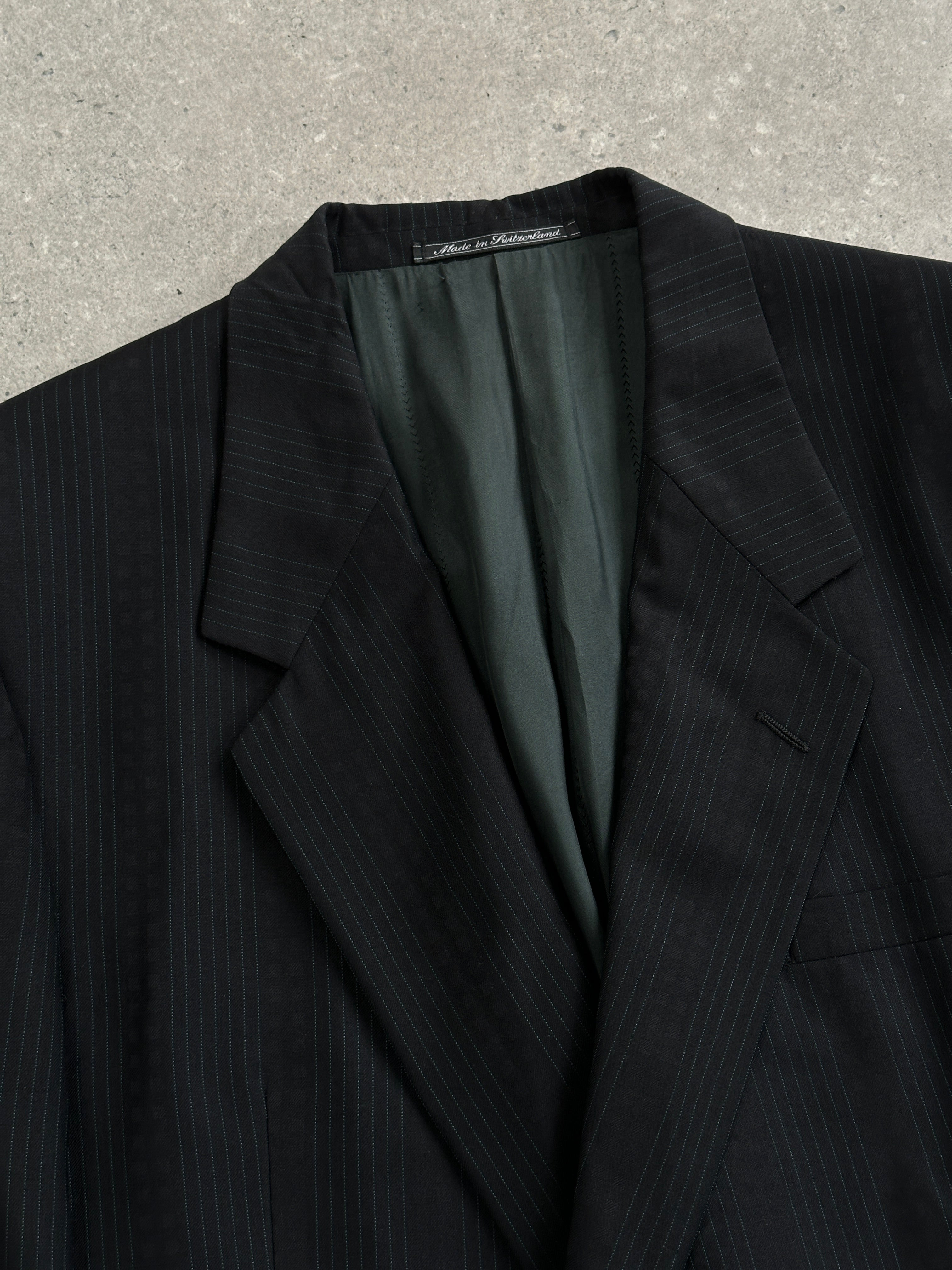 Versace Classic V2 90s pure wool double-breasted blazer in size 40R/L, tailored fit with structured lapels and stylish design.