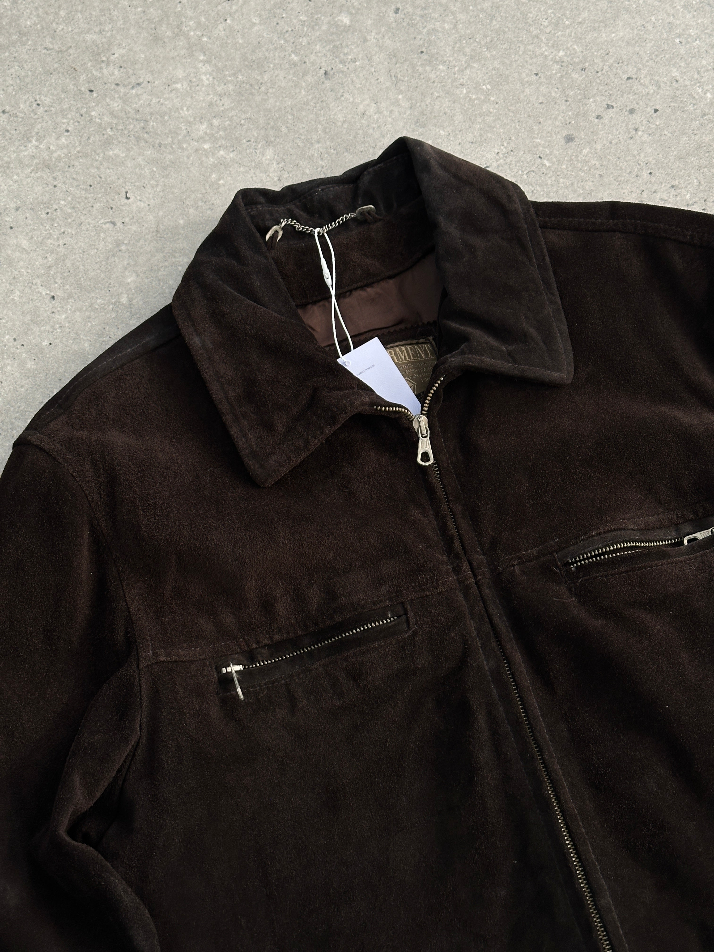 Vintage boxy suede jacket in size M/L, featuring a classic design with a soft, textured suede finish and stylish collar details.