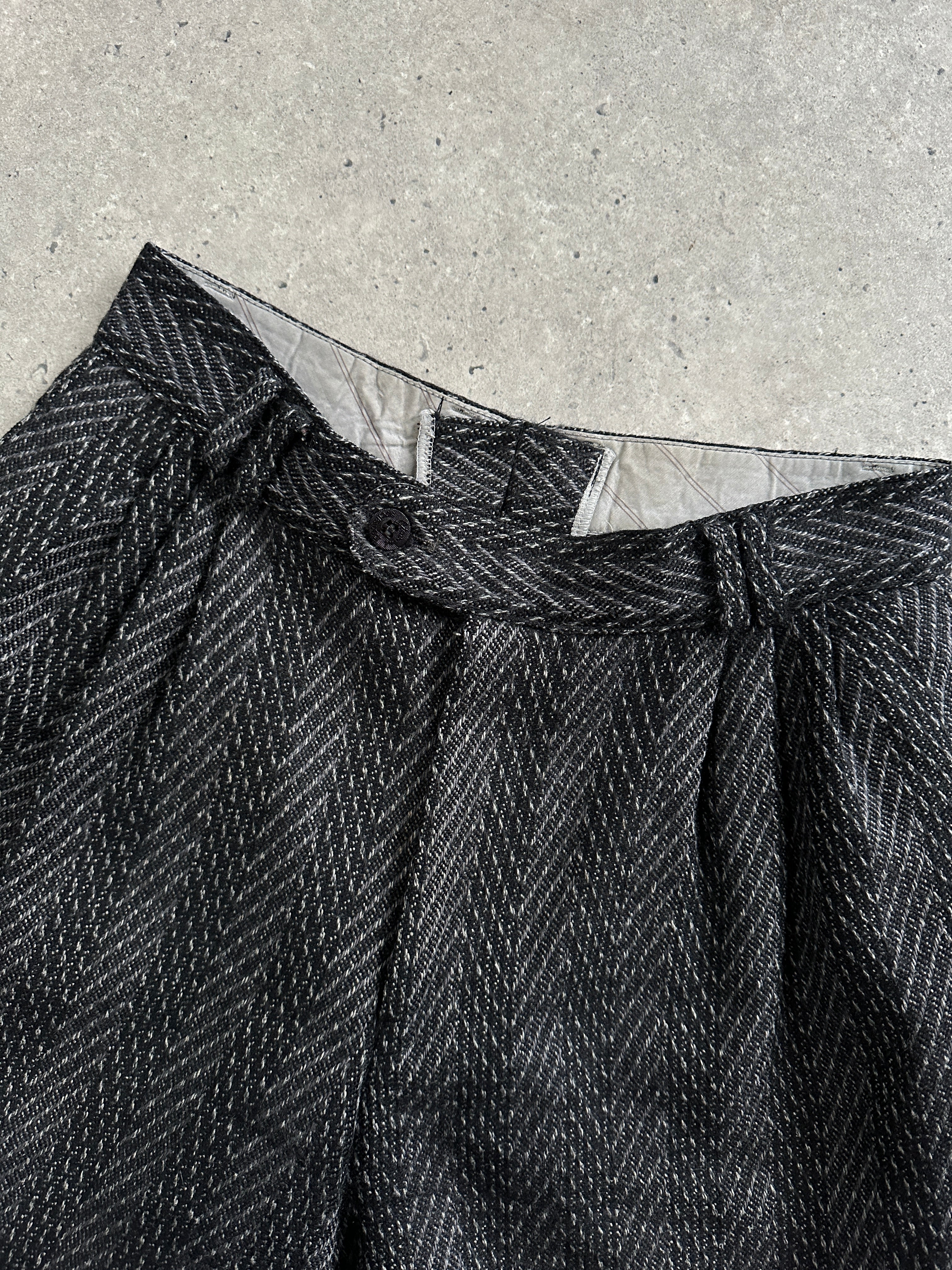Vintage Italian wool tailored tapered leg trousers with pleats and a tapered fit, size W28, classic vintage style.