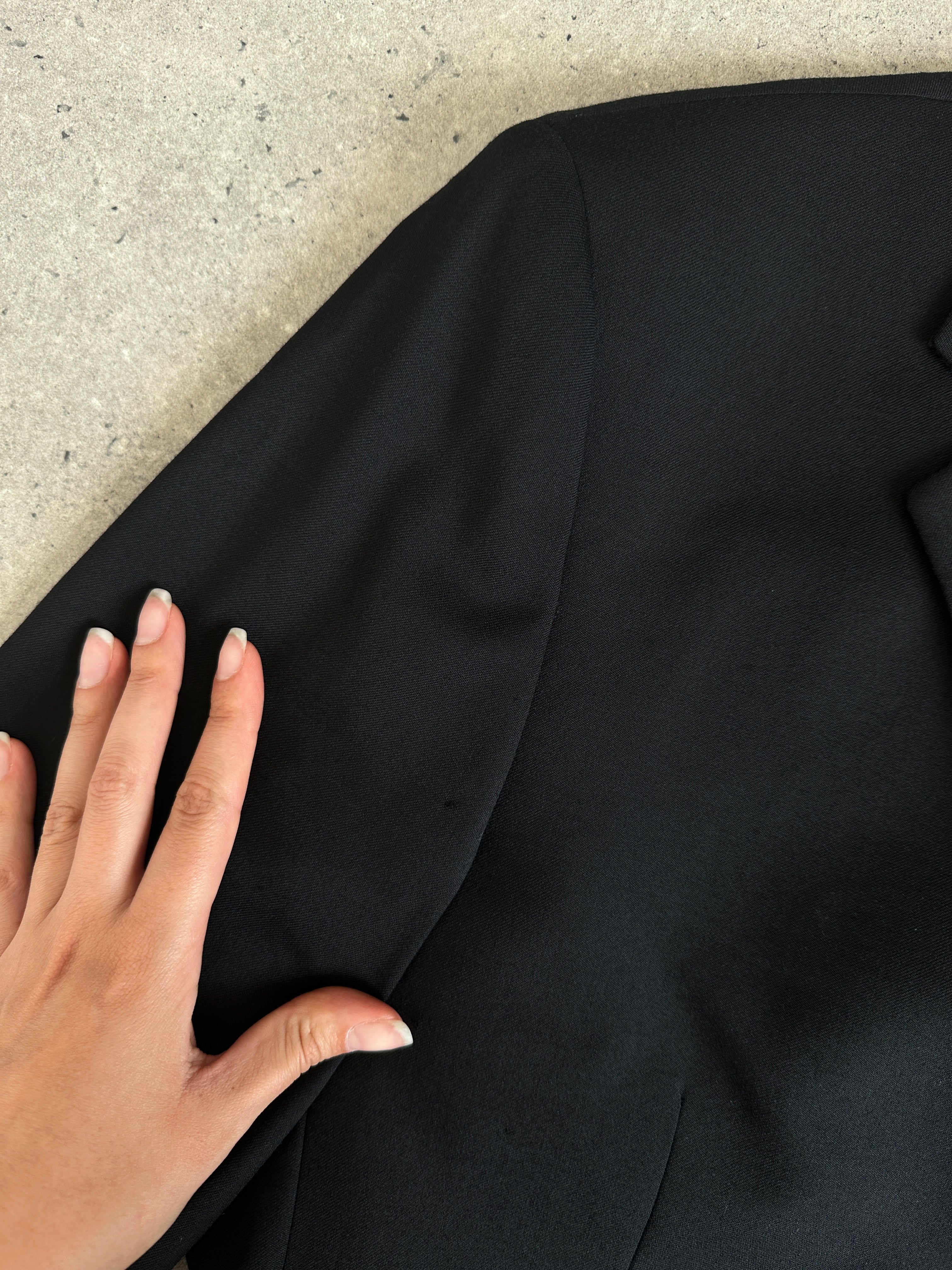 Yves Saint Laurent Pour Homme pure wool single-breasted blazer in size 42R/XL, dark tailored blazer with notch lapels.
