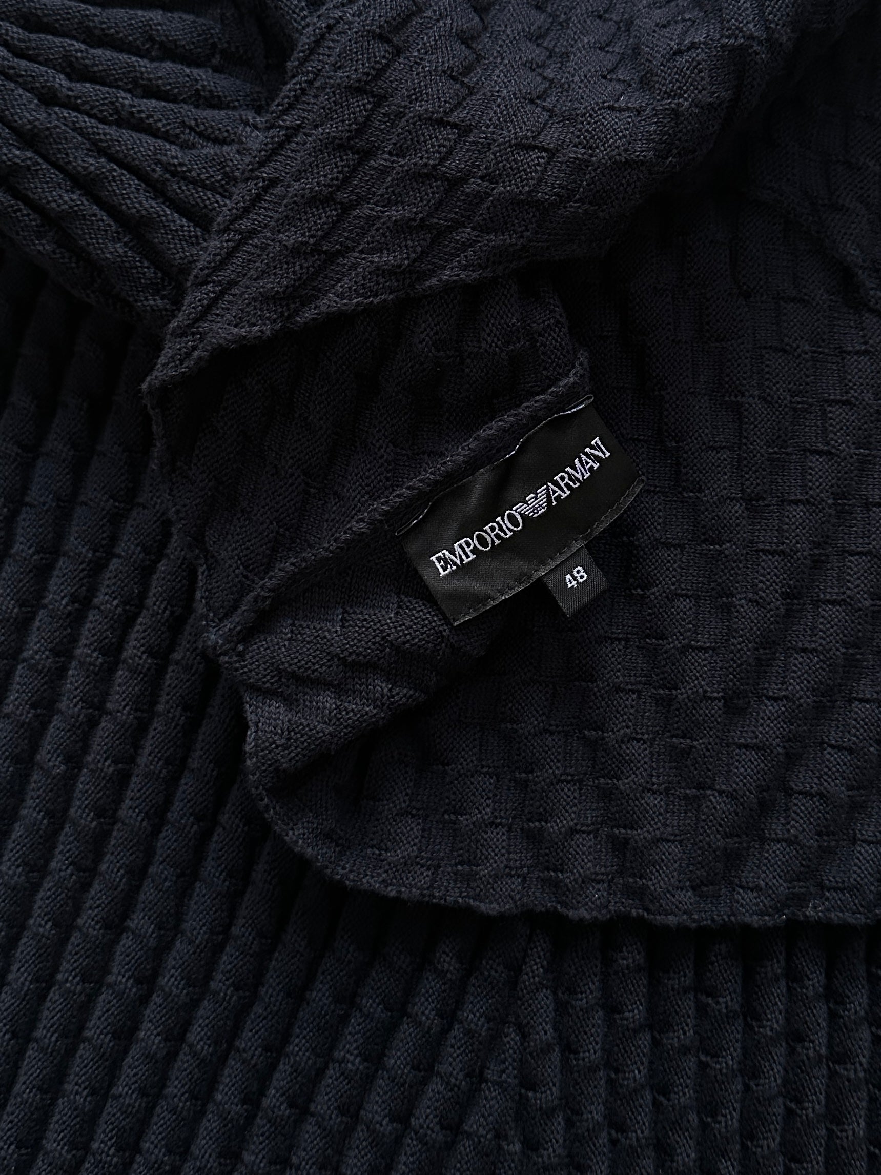Emporio Armani 2000s textured pure cotton knit jumper in size L/XL, showcasing a stylish, cozy sweater with detailed knit pattern.
